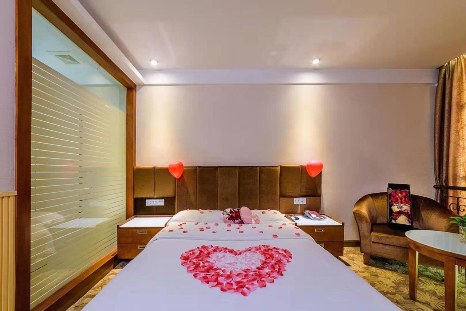 Kaiserdom Baiyun Airport-24-hour Airport-free Shuttle Bus 2* Canton