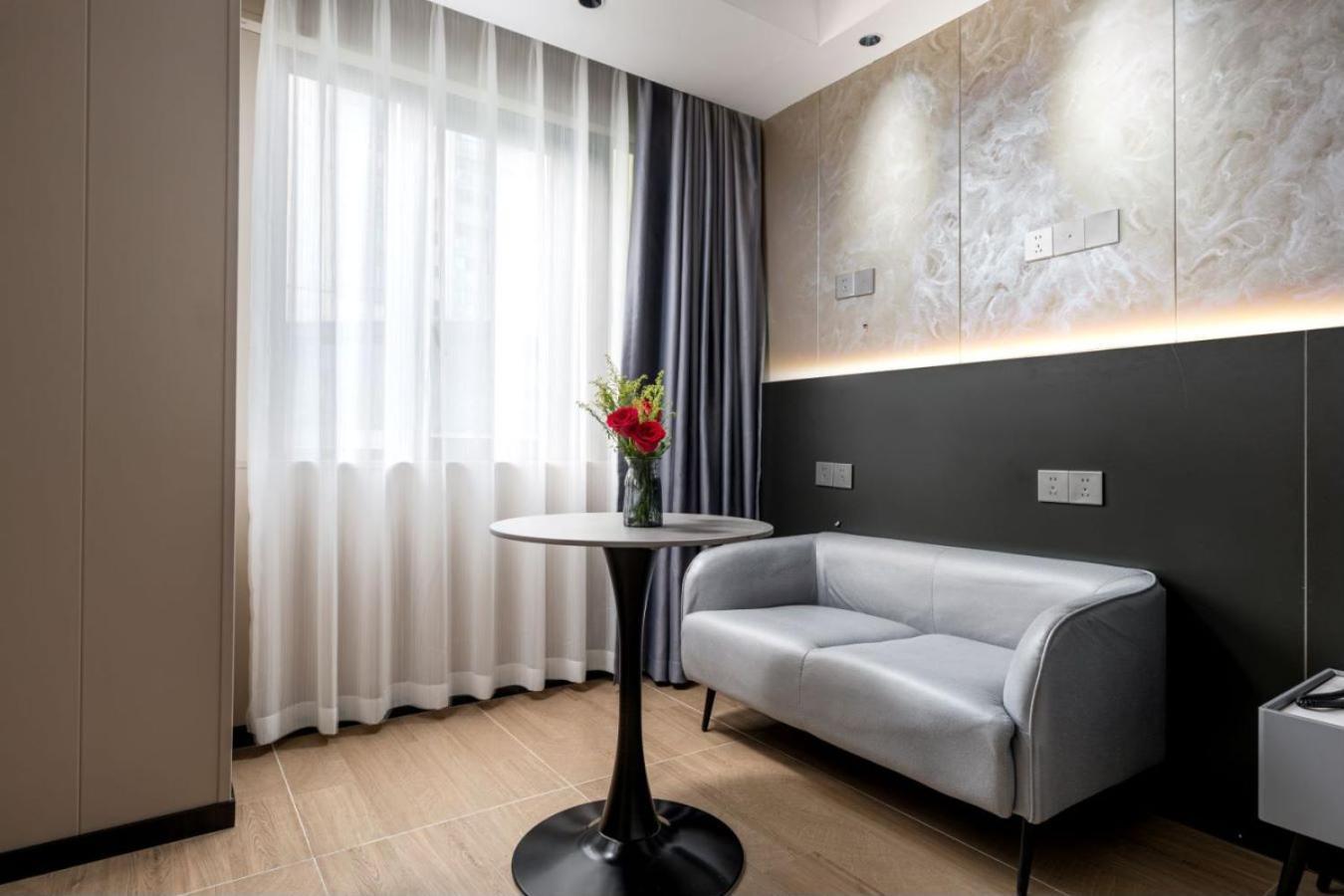 Shijia Luo - Beijing Road Pedestrian Street Hotel