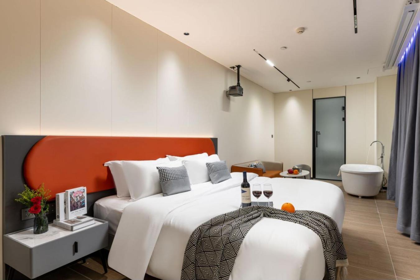 Shijia Luo - Beijing Road Pedestrian Street Hotel Guangzhou