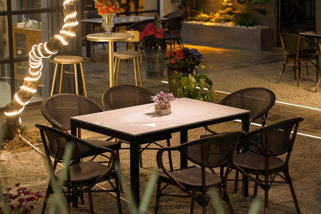 Hotel Meet Garden Baiyun International Airport 4*