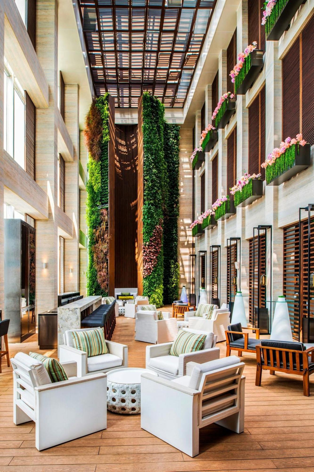 Hotel W 5*