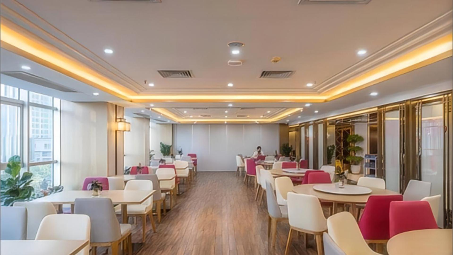 Lucky International Pazhou Convention And Exhibition Center Zhujiang New Town Branch - Free Shuttle Bus To Fair Complex During Fair Period & Overseas Buyers Registration Service & Free Vpn Internet Access 4*