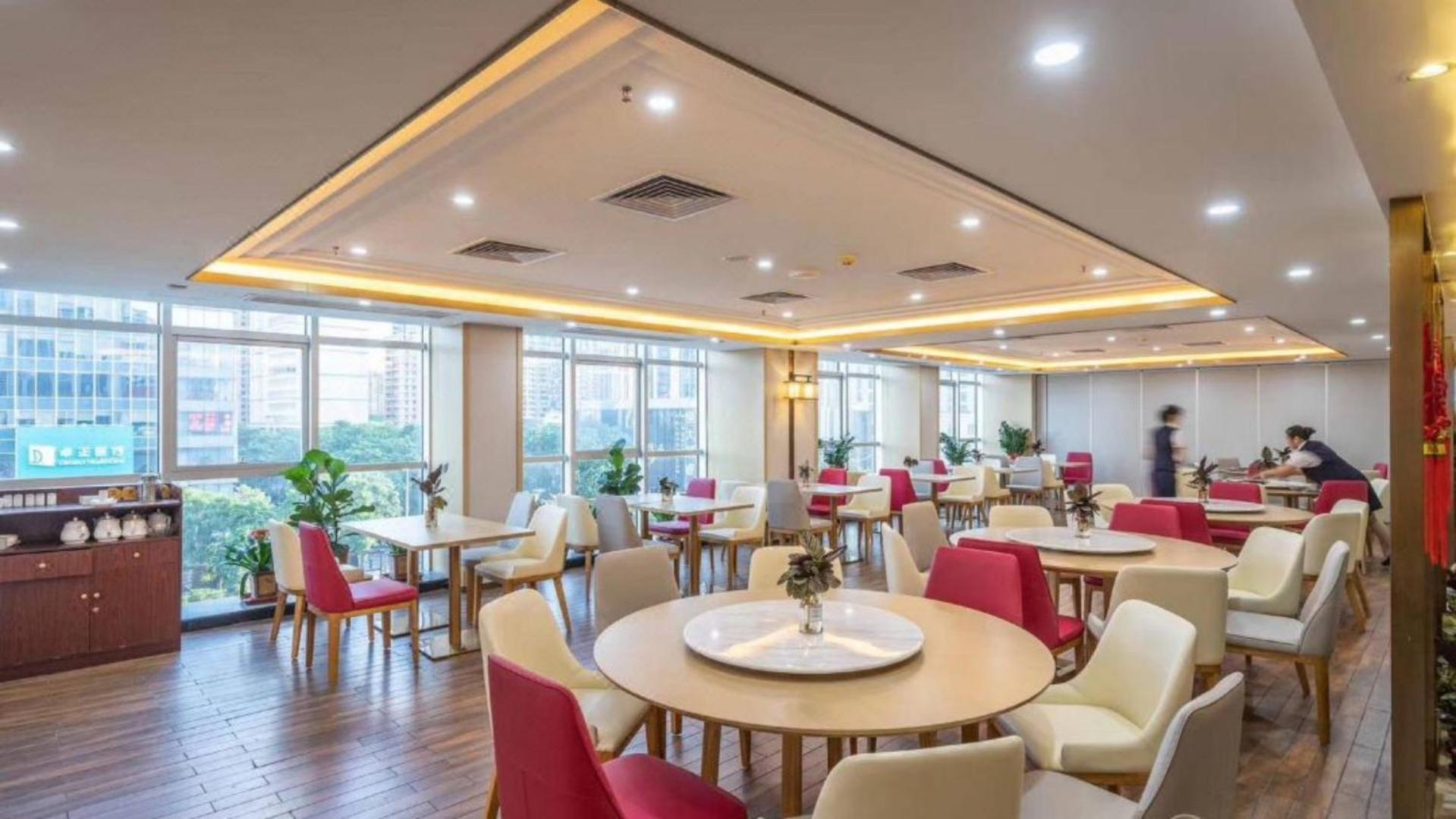 Lucky International Pazhou Convention And Exhibition Center Zhujiang New Town Branch - Free Shuttle Bus To Fair Complex During Fair Period & Overseas Buyers Registration Service & Free Vpn Internet Access