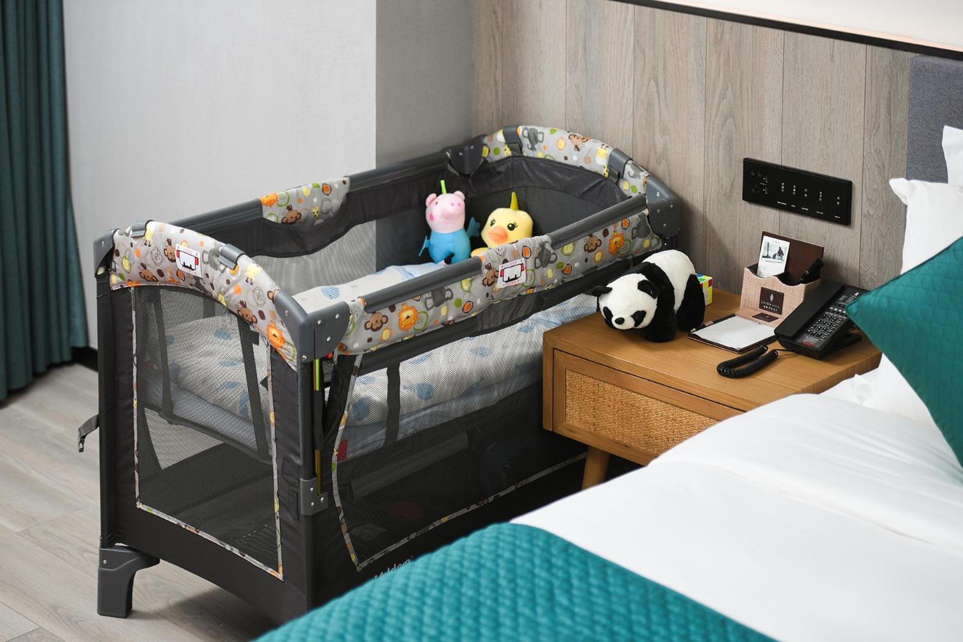 Mehood Lestie International Nancun Wanbo Metro Station Branch - Free Shuttle Bus To Fair Complex During Fair Period & Free Breakfast & Free Afternoon Tea & Free Midnight Snack & Free Vpn Internet Access 4* Guangzhou