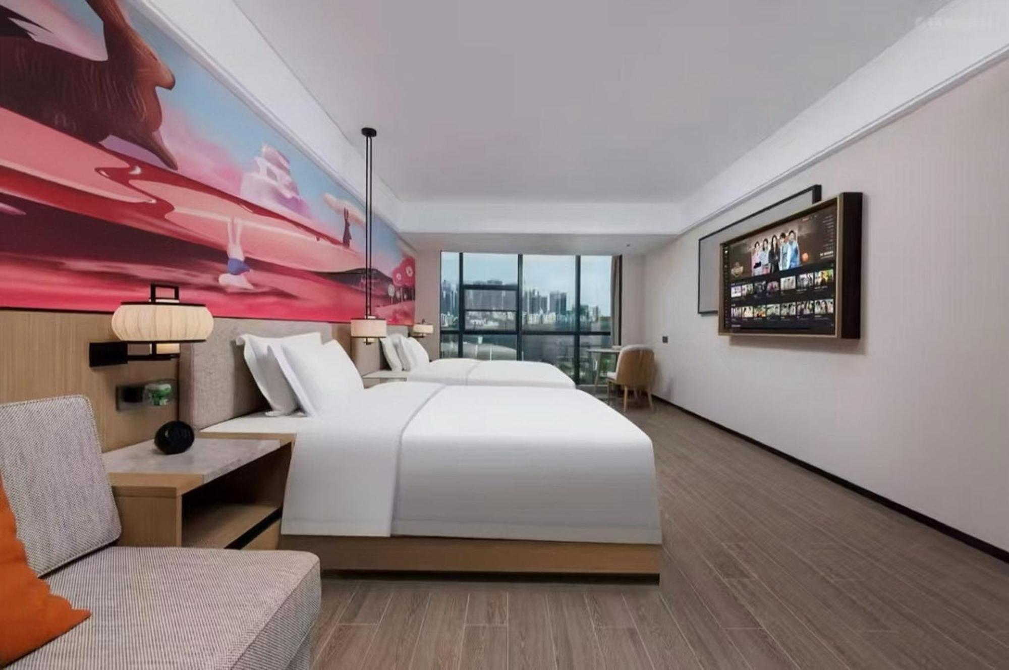 Hotel Mehood Lestie International Nancun Wanbo Metro Station Branch - Free Shuttle Bus To Fair Complex During Fair Period & Free Breakfast & Free Afternoon Tea & Free Midnight Snack & Free Vpn Internet Access 4*