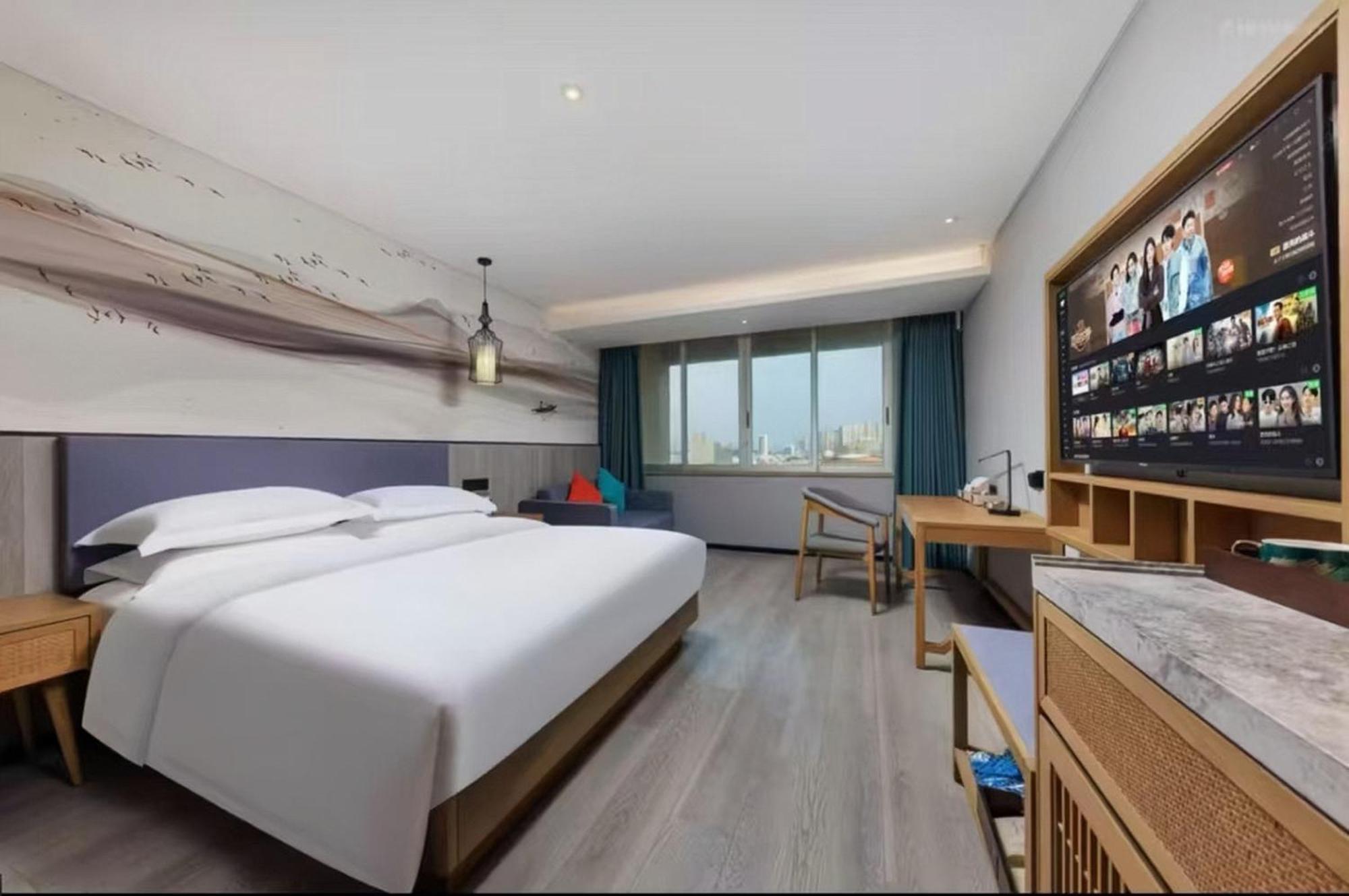 Mehood Lestie International Nancun Wanbo Metro Station Branch - Free Shuttle Bus To Fair Complex During Fair Period & Free Breakfast & Free Afternoon Tea & Free Midnight Snack & Free Vpn Internet Access 4*