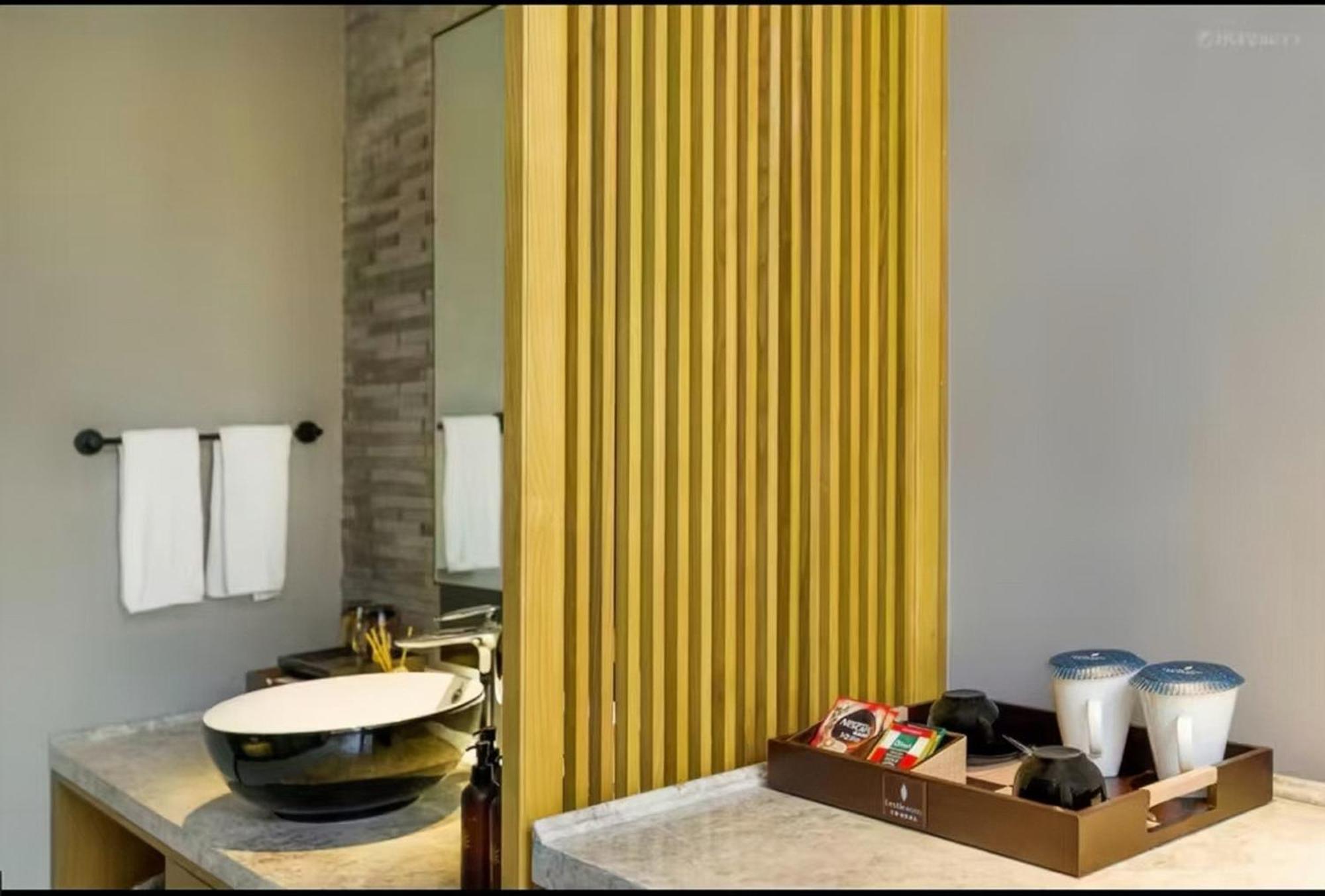 Hotel Mehood Lestie International Nancun Wanbo Metro Station Branch - Free Shuttle Bus To Fair Complex During Fair Period & Free Breakfast & Free Afternoon Tea & Free Midnight Snack & Free Vpn Internet Access