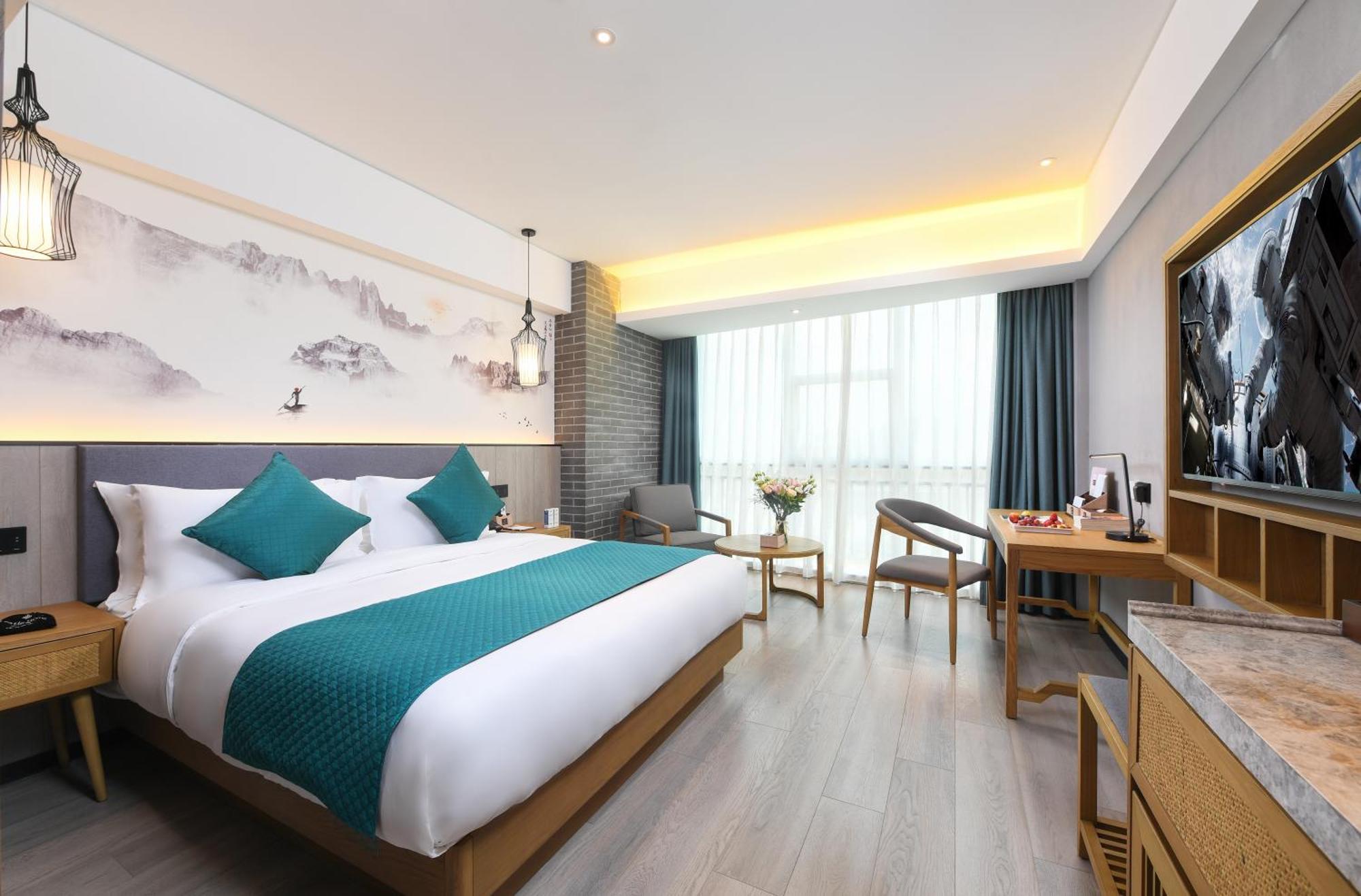 Hotel Mehood Lestie International Nancun Wanbo Metro Station Branch - Free Shuttle Bus To Fair Complex During Fair Period & Free Breakfast & Free Afternoon Tea & Free Midnight Snack & Free Vpn Internet Access 4*