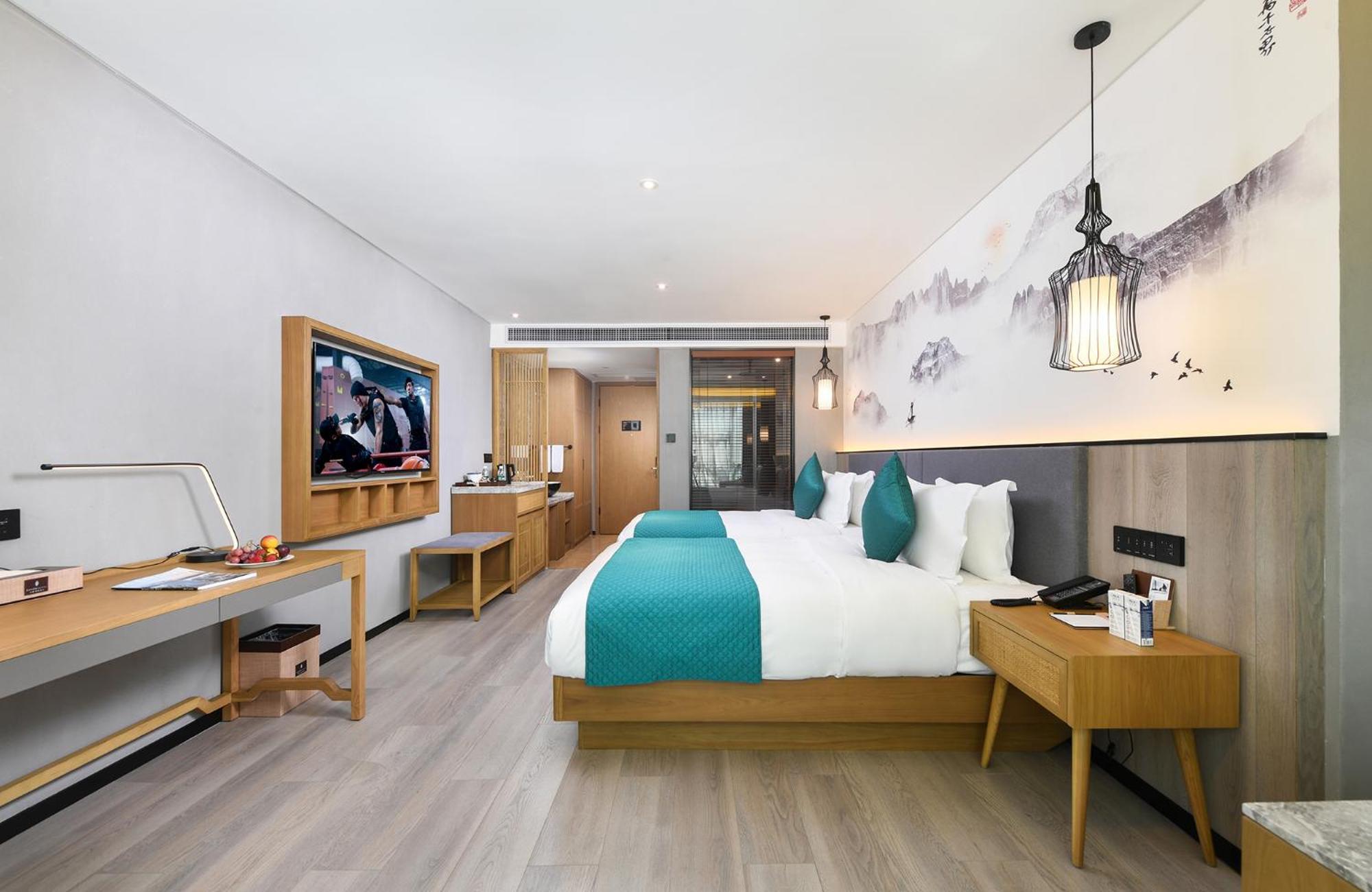 Mehood Lestie International Nancun Wanbo Metro Station Branch - Free Shuttle Bus To Fair Complex During Fair Period & Free Breakfast & Free Afternoon Tea & Free Midnight Snack & Free Vpn Internet Access Hotel