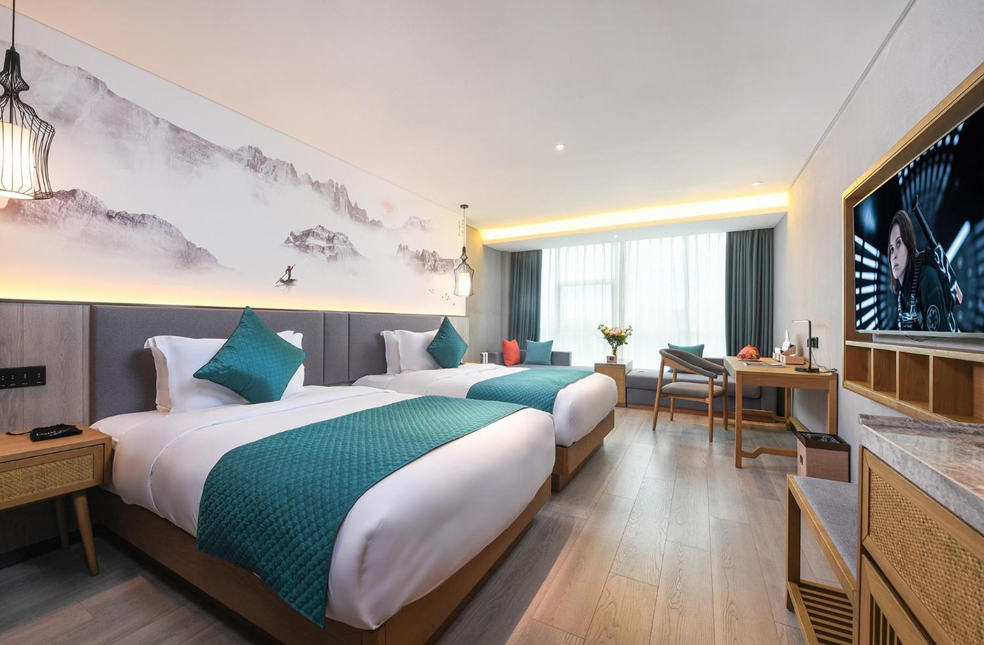 Hotel Mehood Lestie International Nancun Wanbo Metro Station Branch - Free Shuttle Bus To Fair Complex During Fair Period & Free Breakfast & Free Afternoon Tea & Free Midnight Snack & Free Vpn Internet Access 4*