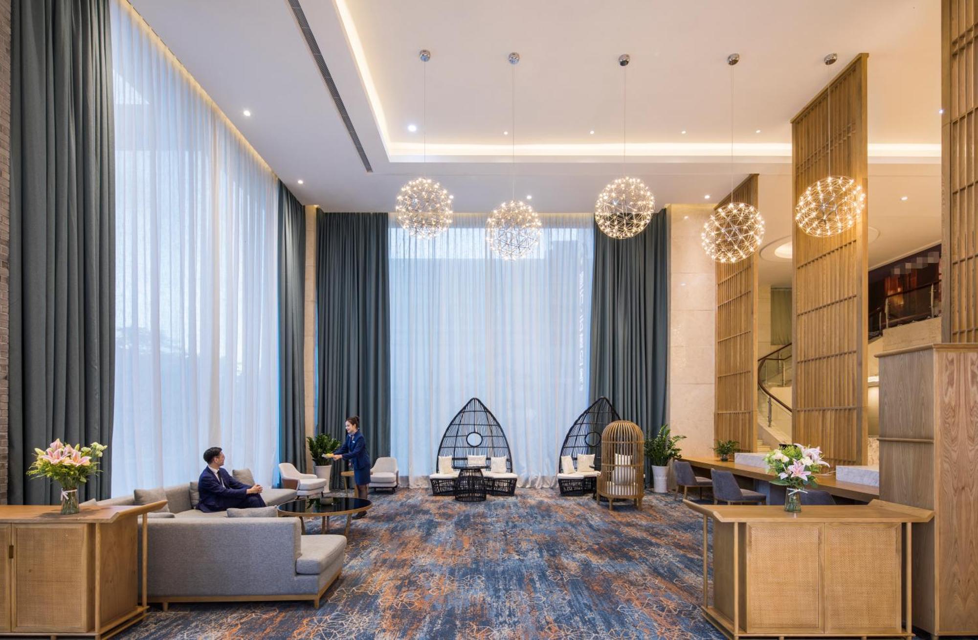 Mehood Lestie International Nancun Wanbo Metro Station Branch - Free Shuttle Bus To Fair Complex During Fair Period & Free Breakfast & Free Afternoon Tea & Free Midnight Snack & Free Vpn Internet Access Guangzhou