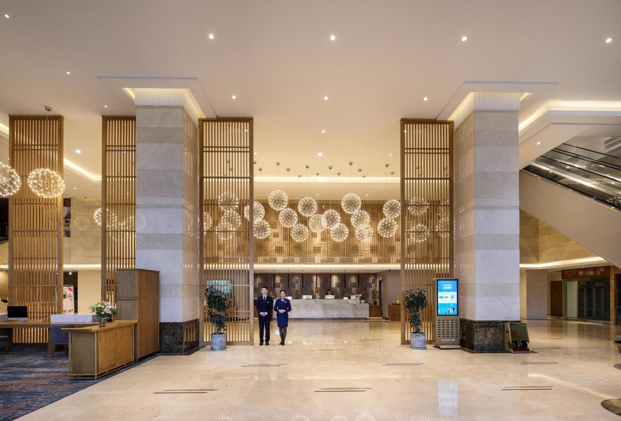 Mehood Lestie International Nancun Wanbo Metro Station Branch - Free Shuttle Bus To Fair Complex During Fair Period & Free Breakfast & Free Afternoon Tea & Free Midnight Snack & Free Vpn Internet Access