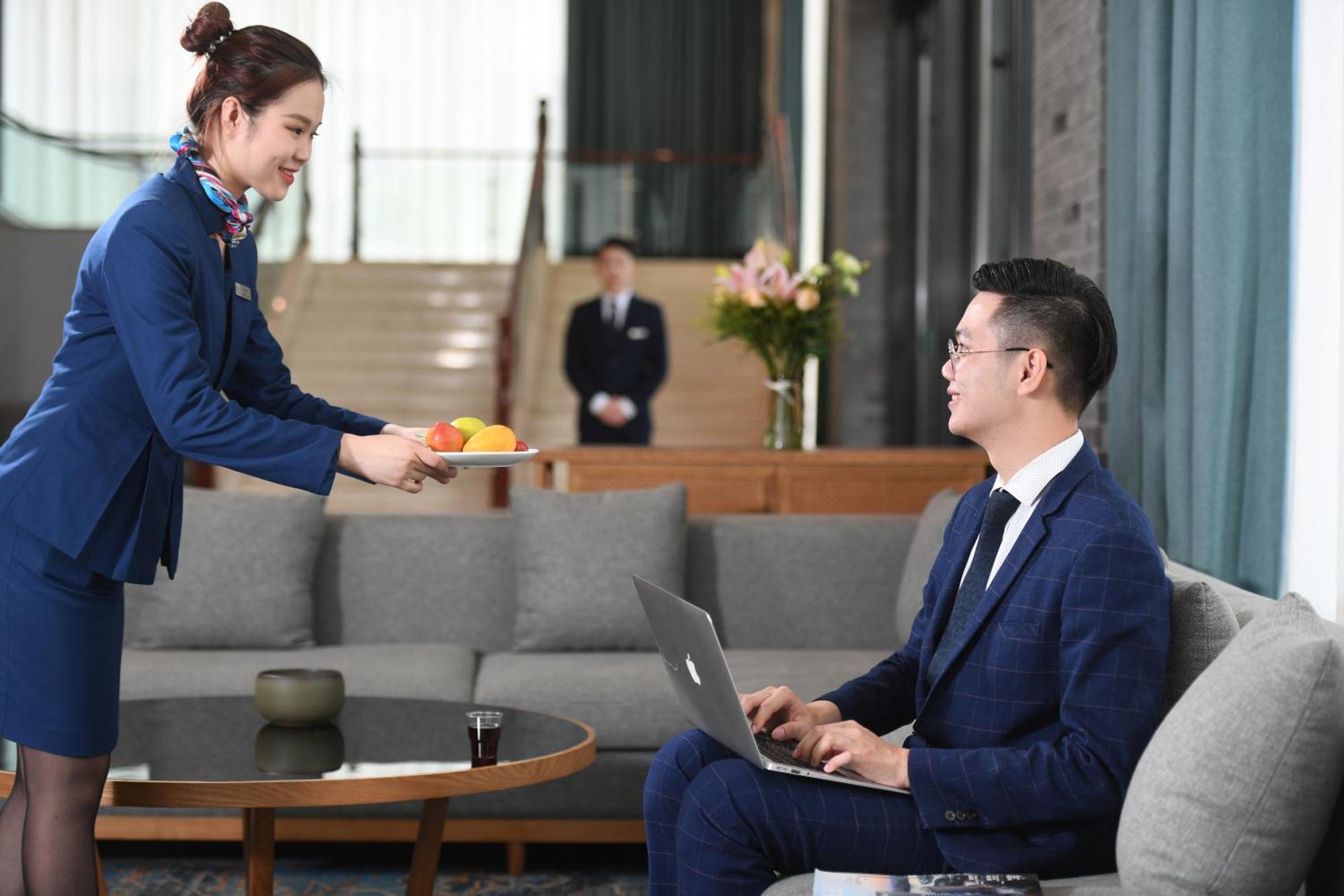 Mehood Lestie International Nancun Wanbo Metro Station Branch - Free Shuttle Bus To Fair Complex During Fair Period & Free Breakfast & Free Afternoon Tea & Free Midnight Snack & Free Vpn Internet Access Hotel 4*
