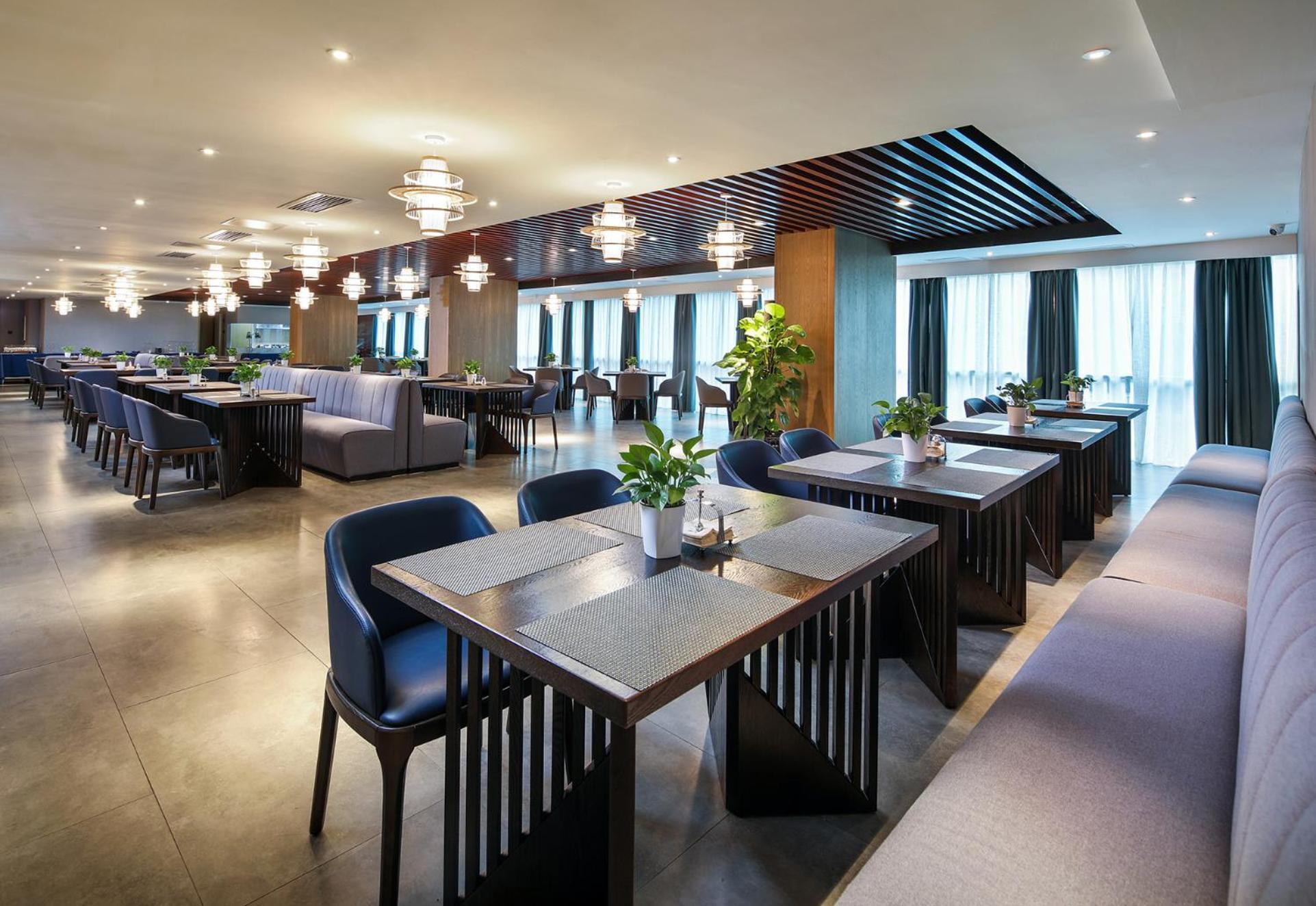 Mehood Lestie International Nancun Wanbo Metro Station Branch - Free Shuttle Bus To Fair Complex During Fair Period & Free Breakfast & Free Afternoon Tea & Free Midnight Snack & Free Vpn Internet Access Guangzhou