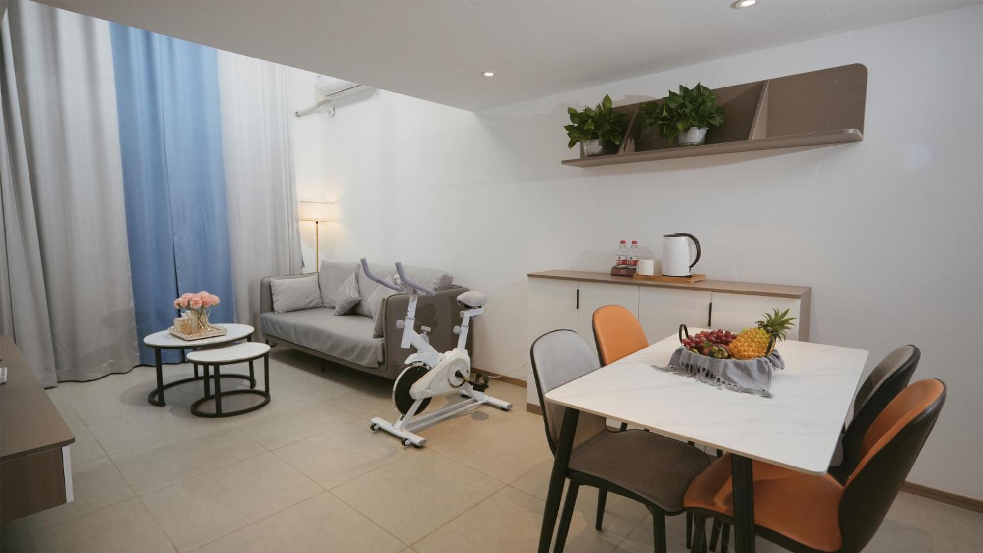 Aparthotel Serveyou International - Free Airport Pickup & Free Fair Shuttle & Paid Tour