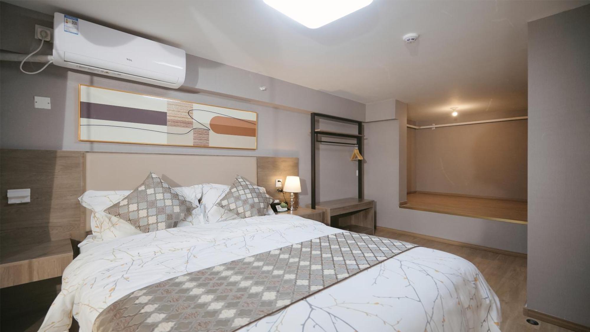 Aparthotel Serveyou International - Free Airport Pickup & Free Fair Shuttle & Paid Tour