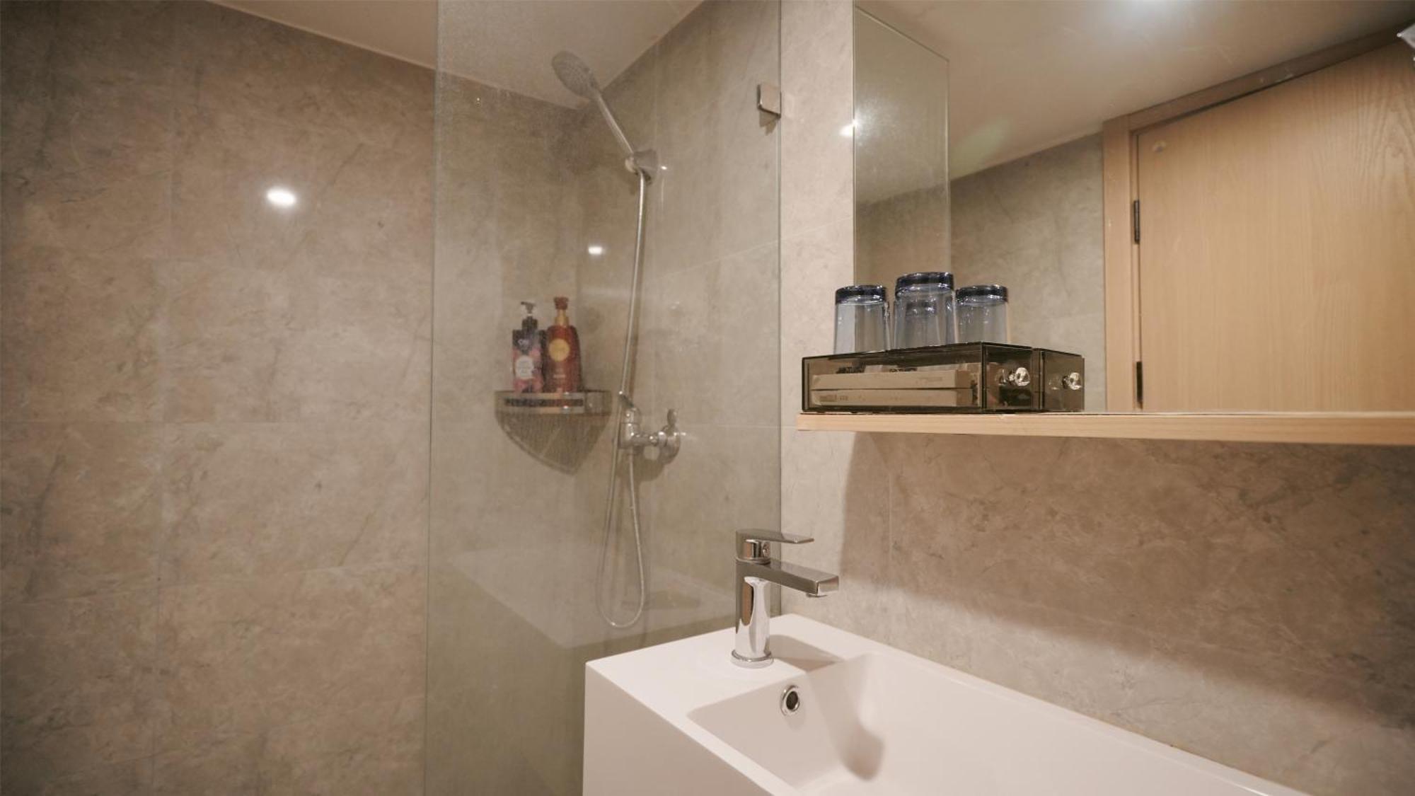 Aparthotel Serveyou International - Free Airport Pickup & Free Fair Shuttle & Paid Tour