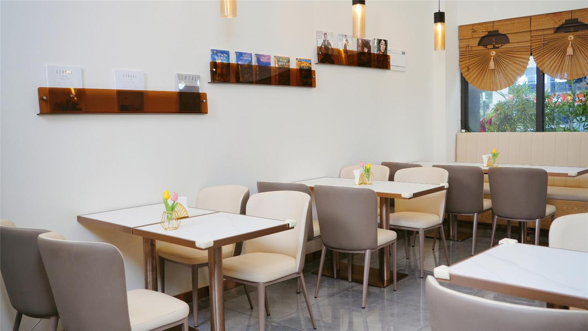 Aparthotel Serveyou International - Free Airport Pickup & Free Fair Shuttle & Paid Tour