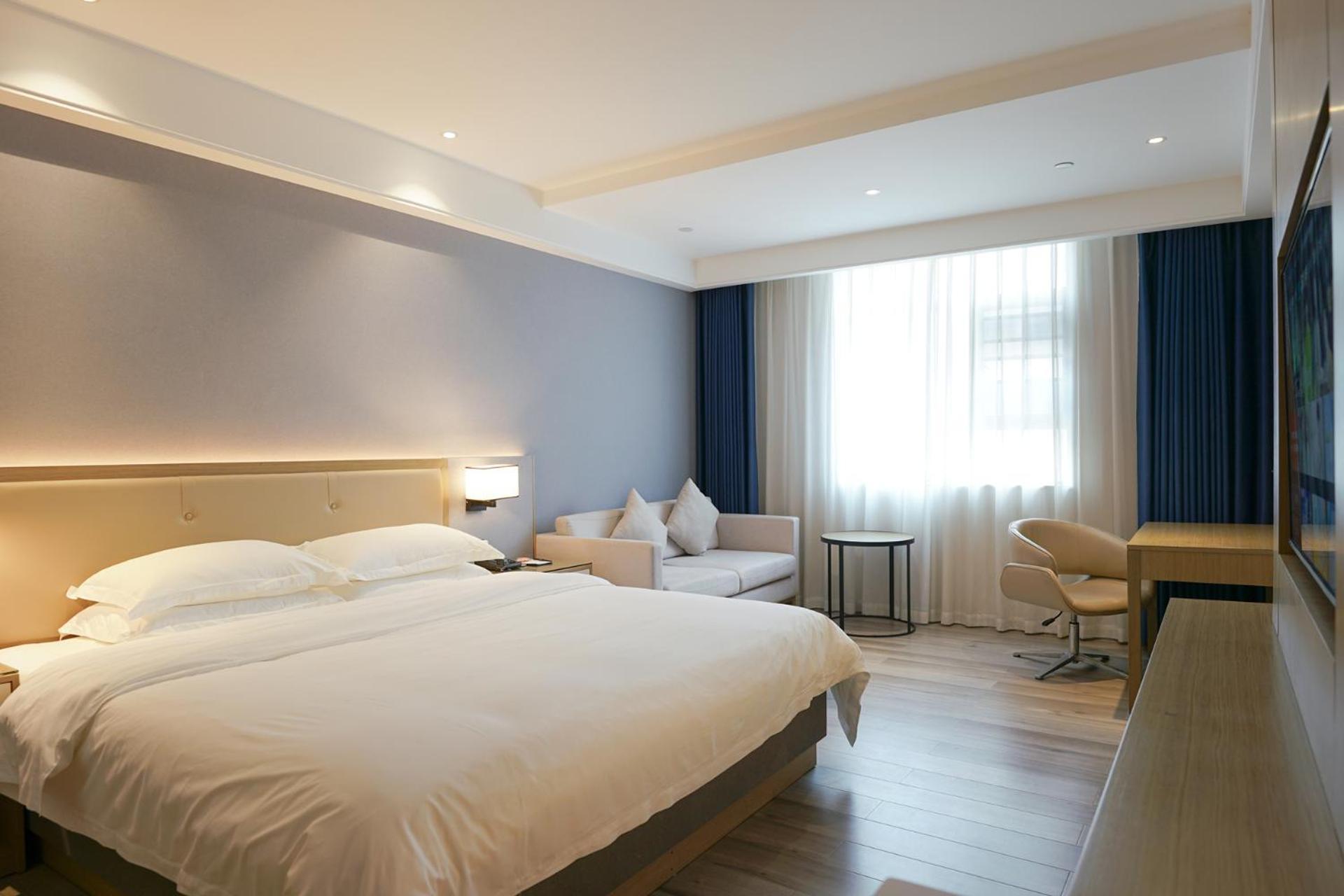 Paco North Railway Station Hotel 4*