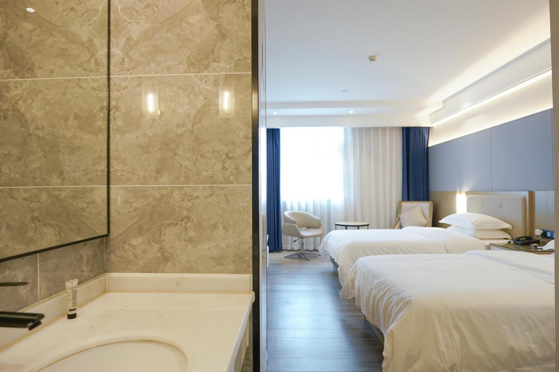 Paco North Railway Station Hotel 4*