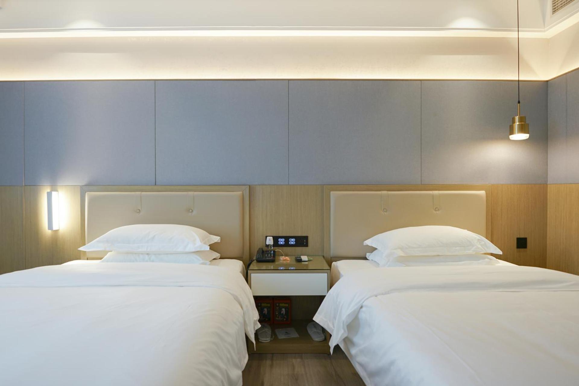 Paco North Railway Station Hotel 4*