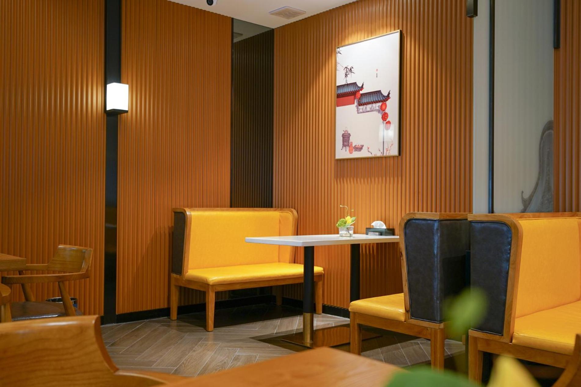 Hotel Paco North Railway Station 4*