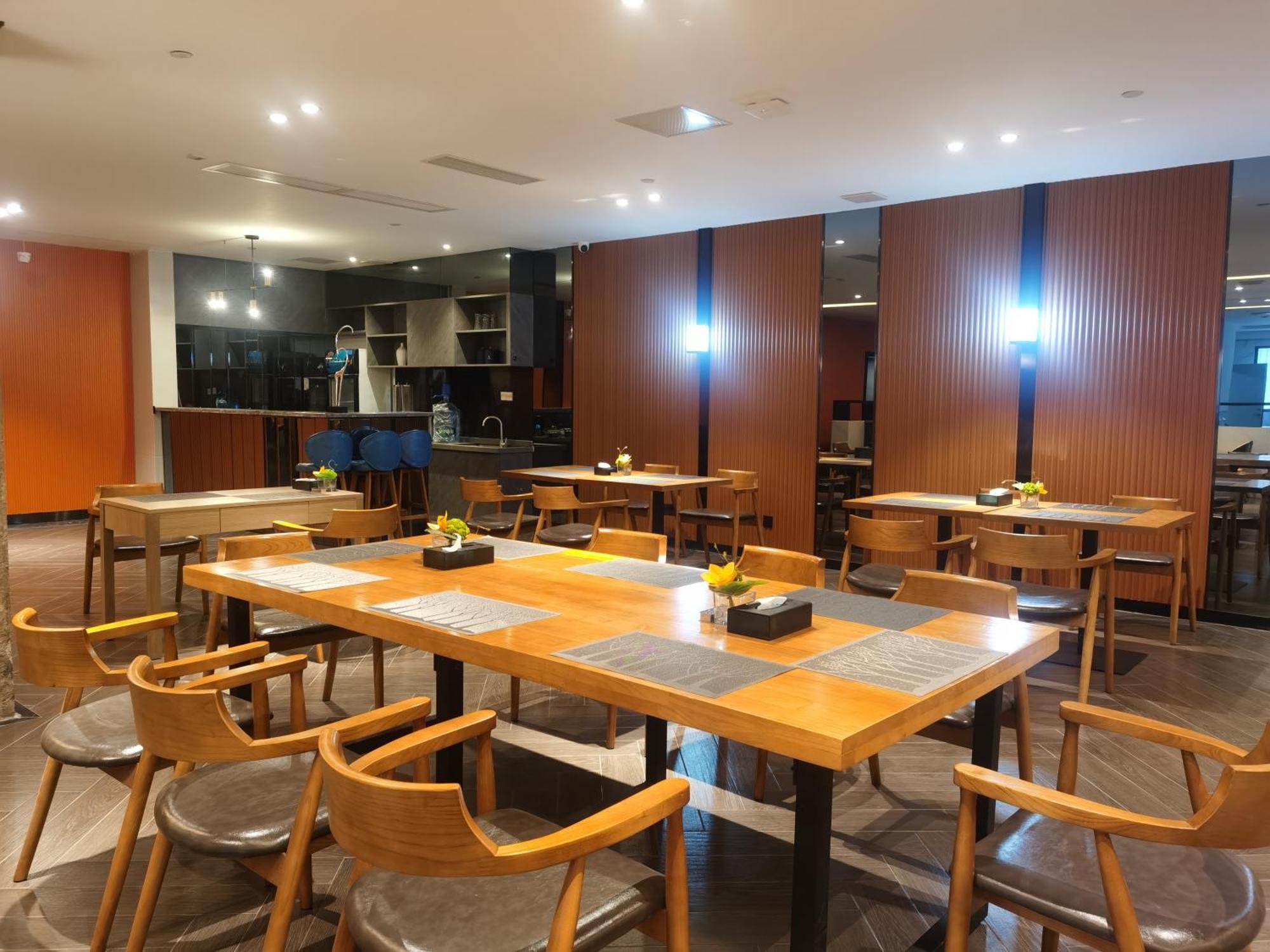 Paco North Railway Station Hotel 4*