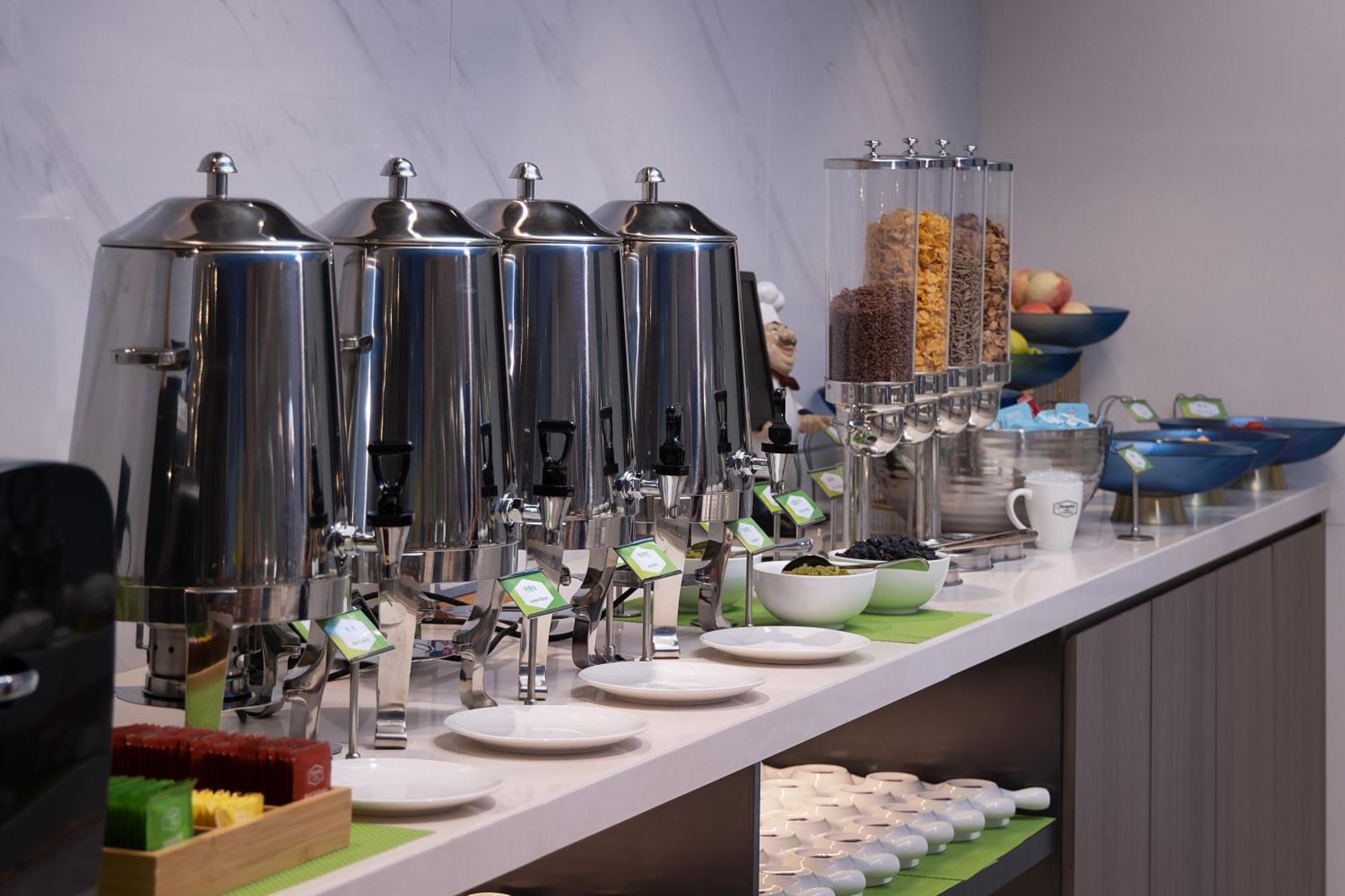 Hampton By Hilton Luoxi 4*