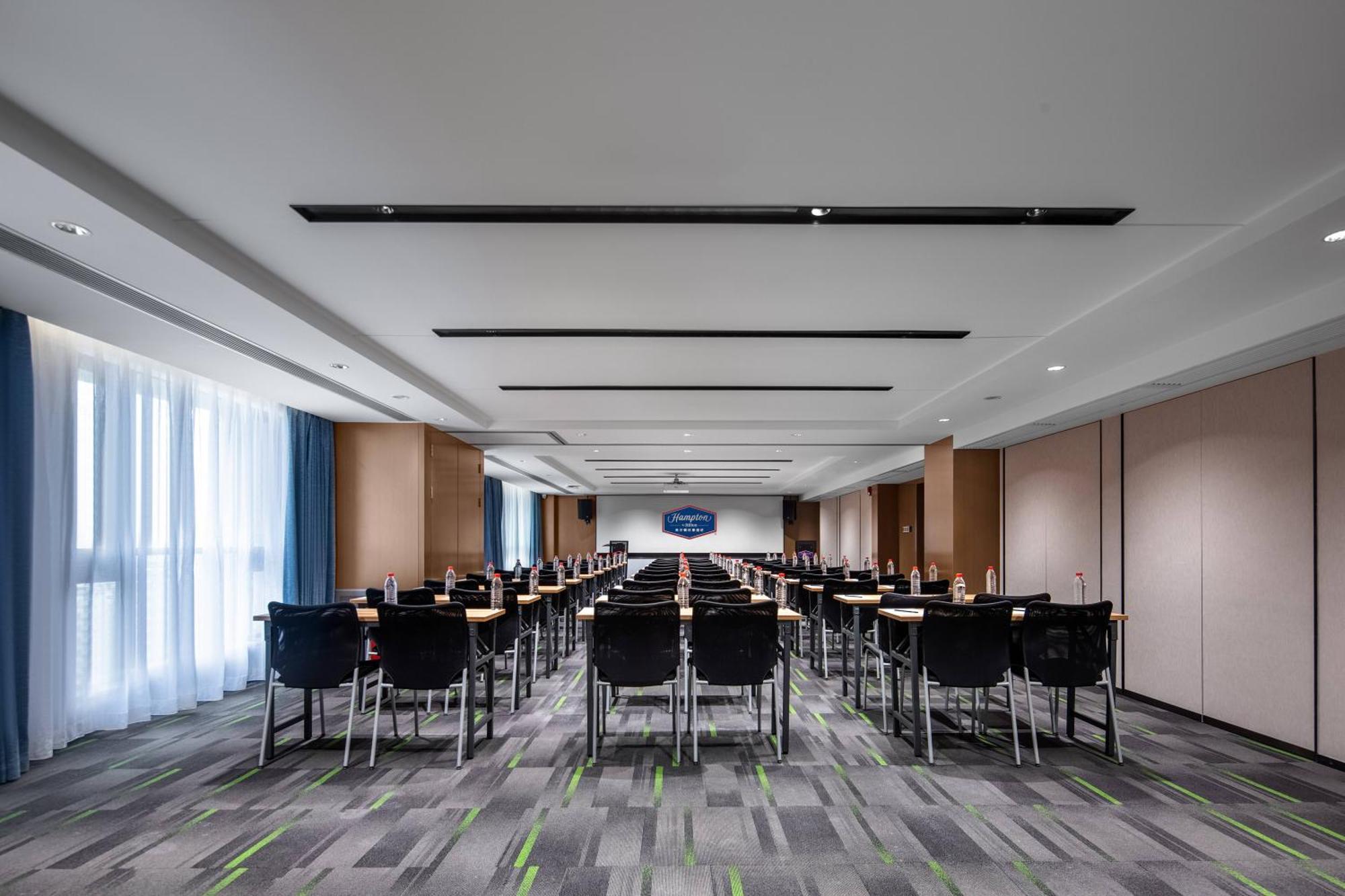Hampton By Hilton Luoxi 4*