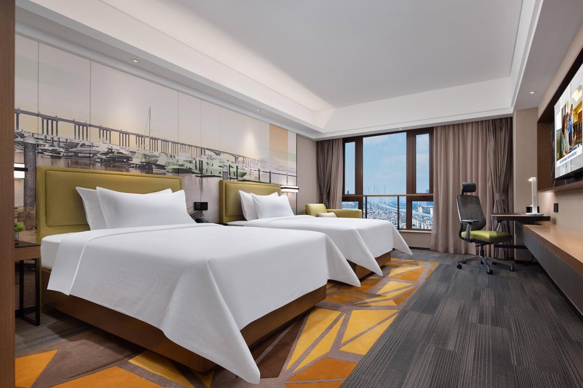 Hotel Hampton By Hilton Luoxi 4*