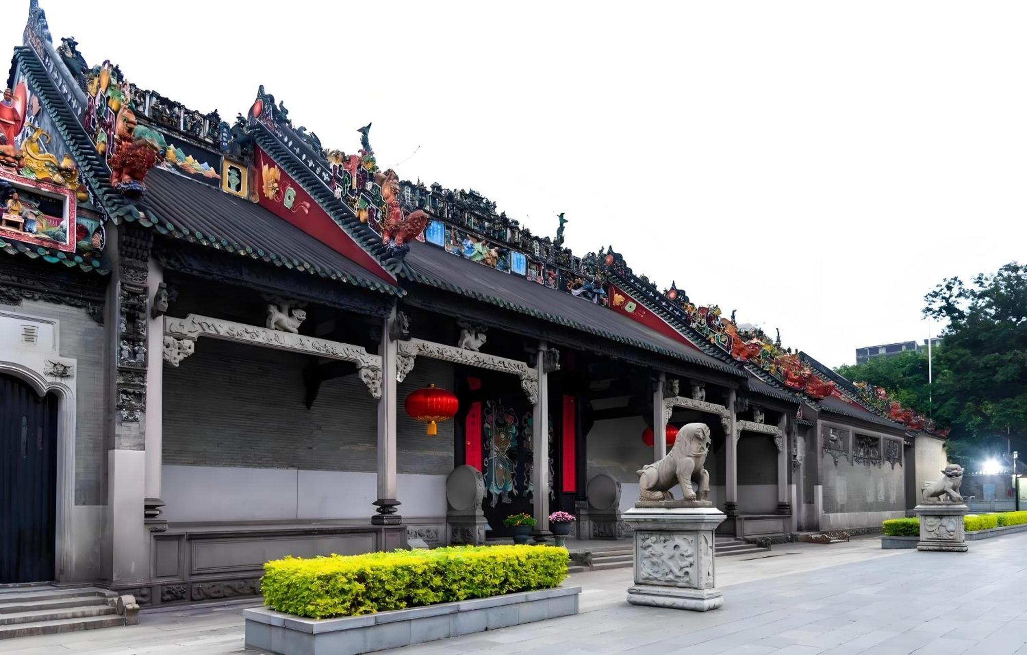 Lan Wan - Yongqing Walking Street&shamian Island Scenic Spot Branch- Exit F Towards Shamian Island At Huangsha Metro Trf Stop Of Line 1&line 6--airport Pick-up Service Hotel