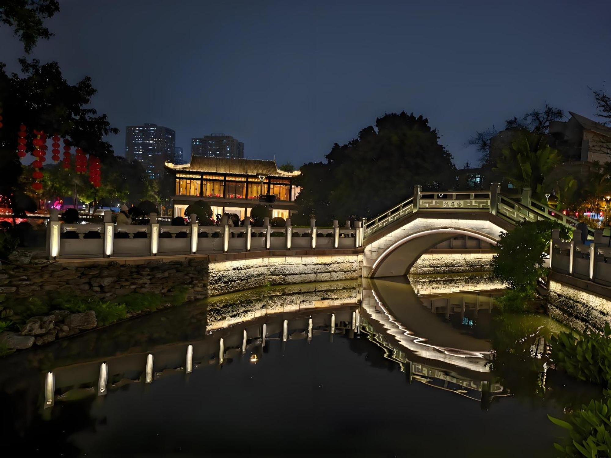 Lan Wan - Yongqing Walking Street&shamian Island Scenic Spot Branch- Exit F Towards Shamian Island At Huangsha Metro Trf Stop Of Line 1&line 6--airport Pick-up Service Canton