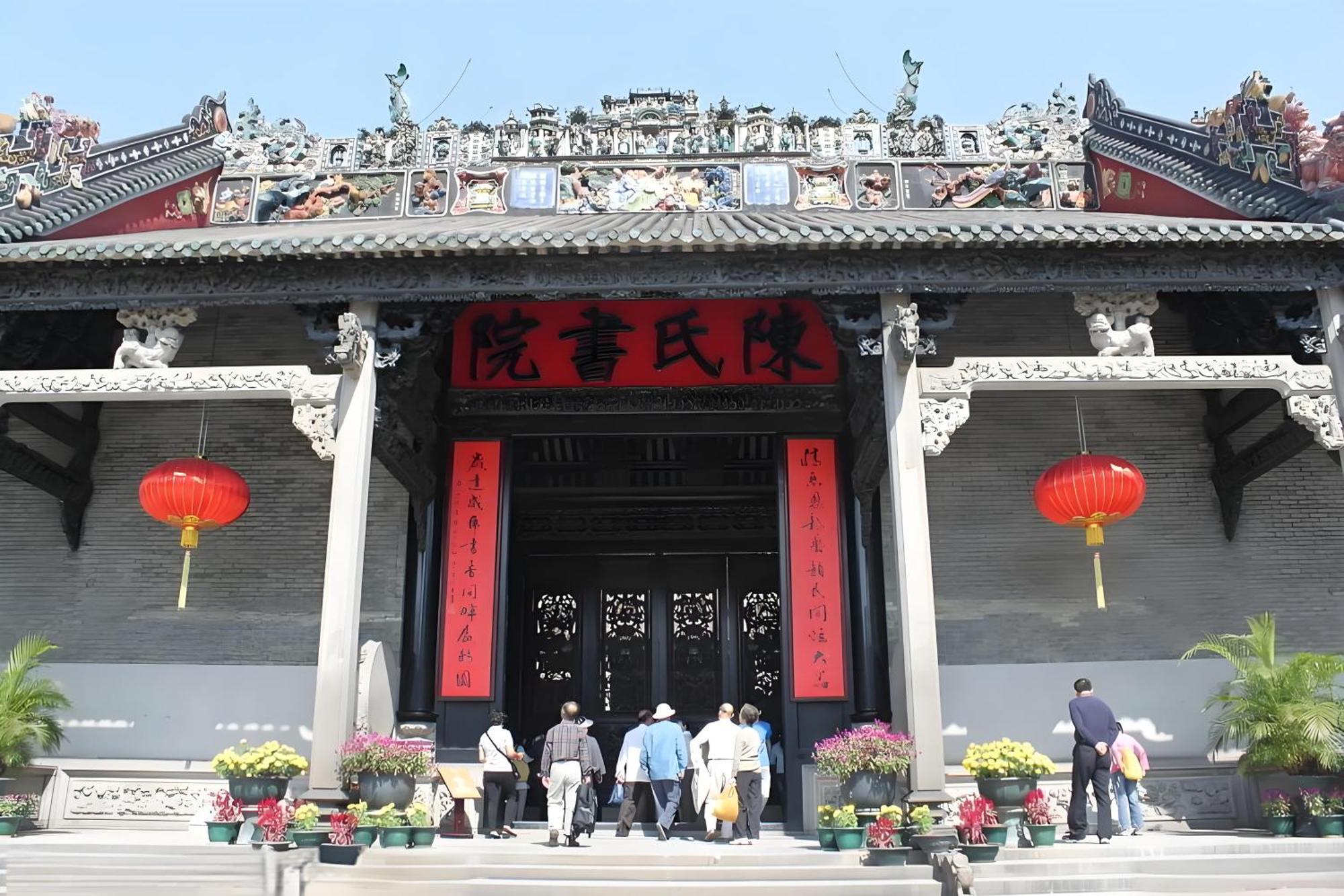 Lan Wan - Yongqing Walking Street&shamian Island Scenic Spot Branch- Exit F Towards Shamian Island At Huangsha Metro Trf Stop Of Line 1&line 6--airport Pick-up Service Canton