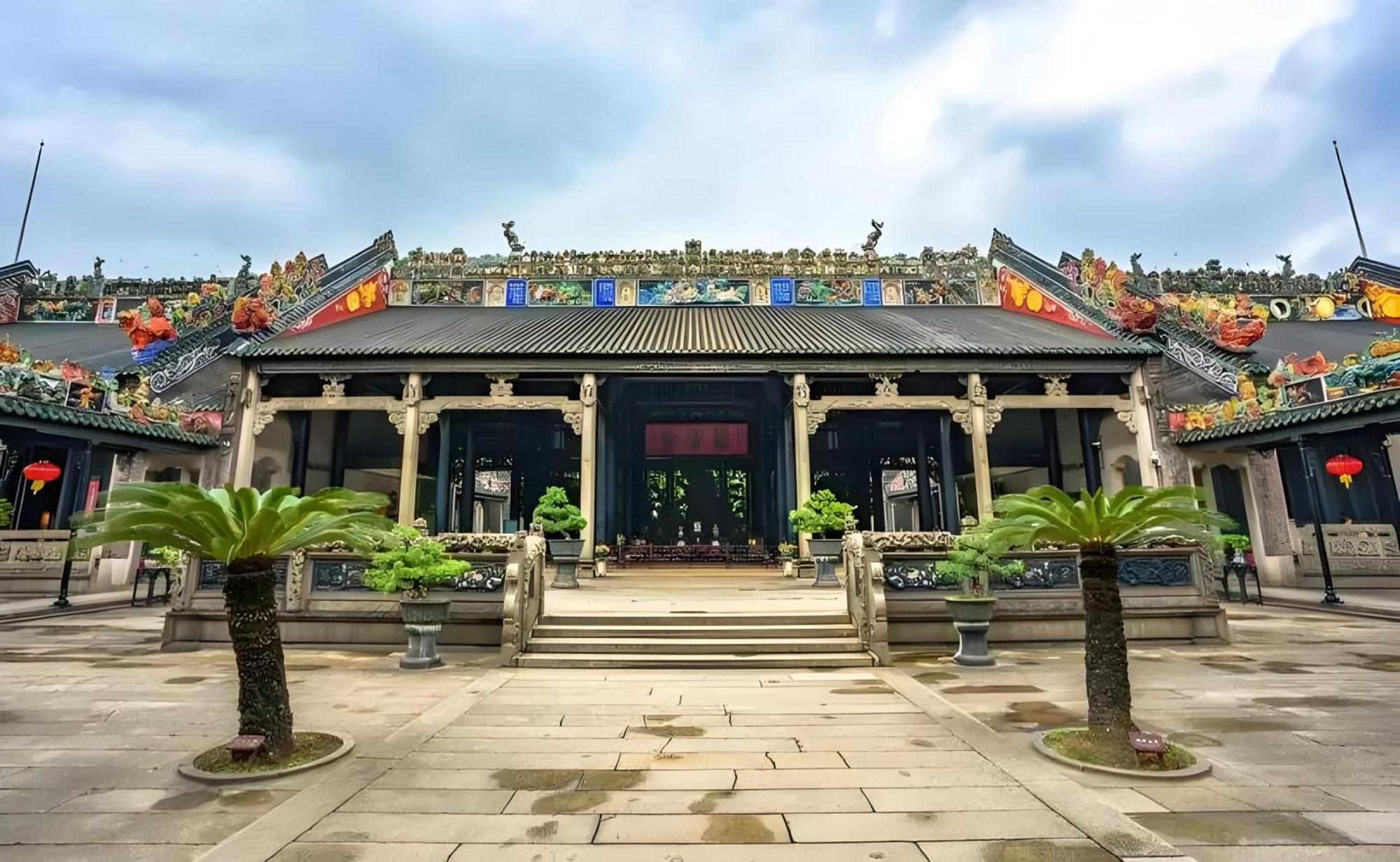 Hotel Lan Wan - Yongqing Walking Street&shamian Island Scenic Spot Branch- Exit F Towards Shamian Island At Huangsha Metro Trf Stop Of Line 1&line 6--airport Pick-up Service 4*
