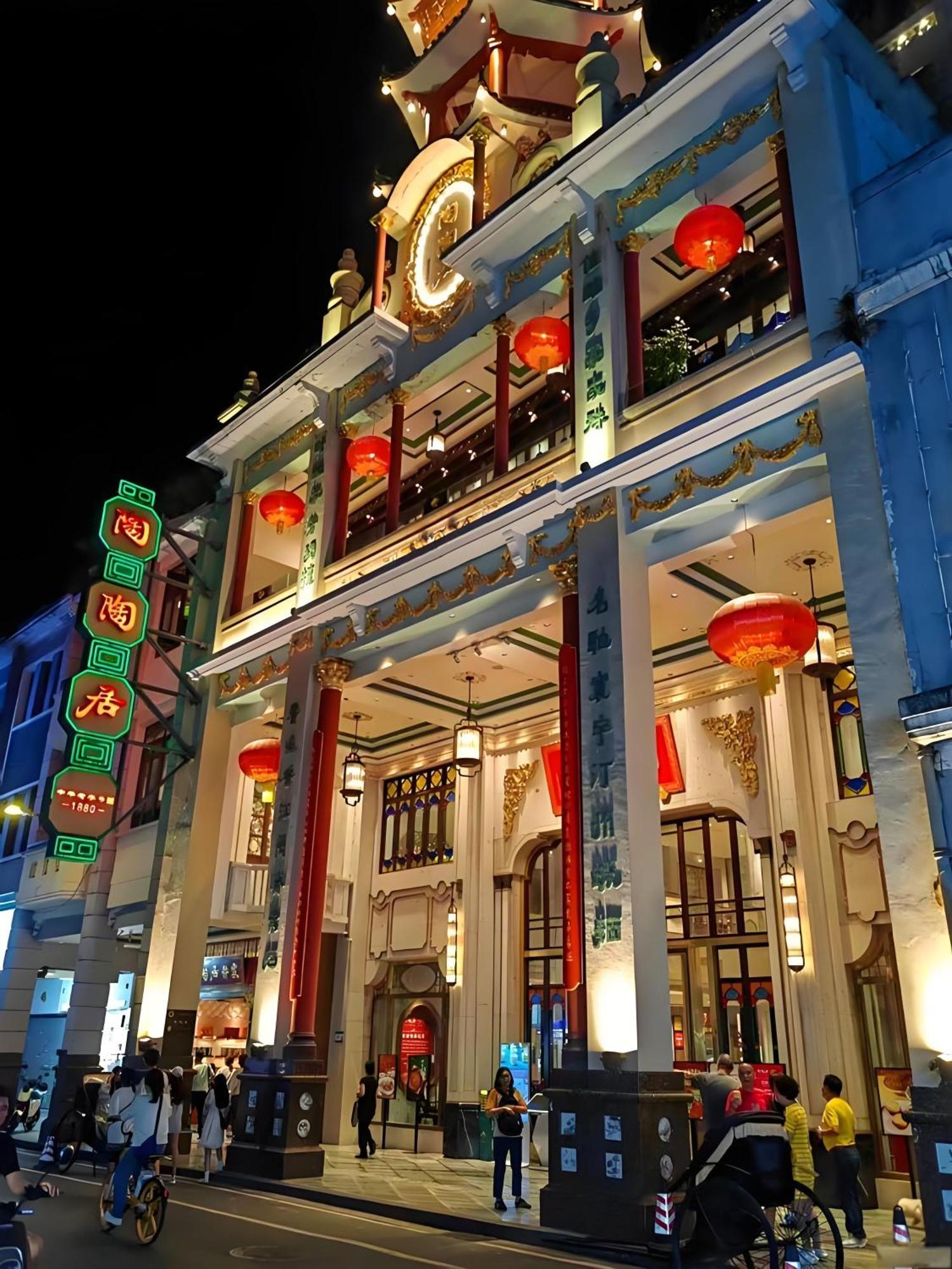 Hotel Lan Wan - Yongqing Walking Street&shamian Island Scenic Spot Branch- Exit F Towards Shamian Island At Huangsha Metro Trf Stop Of Line 1&line 6--airport Pick-up Service 4*