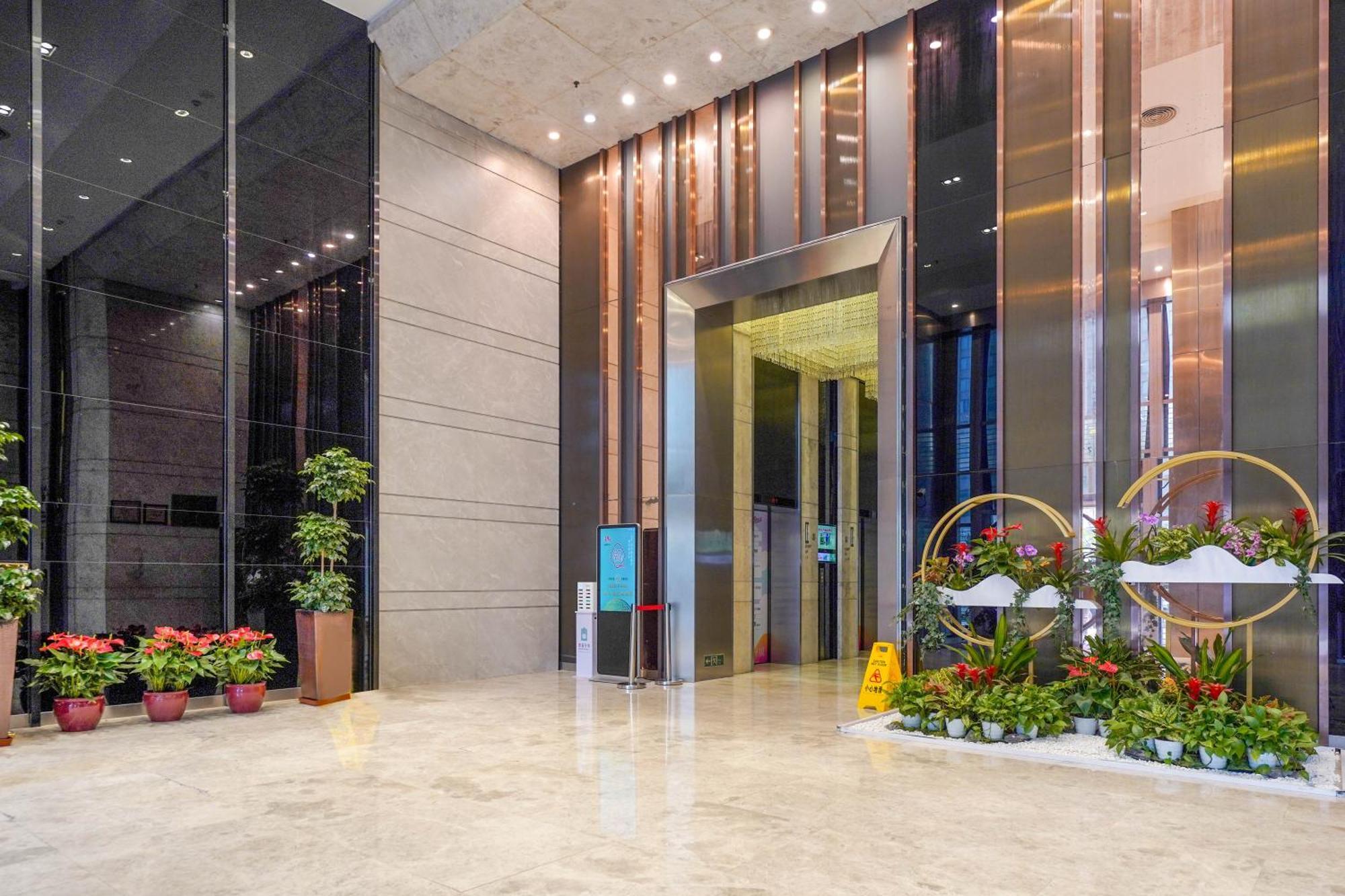 Hotel Ht Legend Changgang Metro Station Exit F -direct To Fair