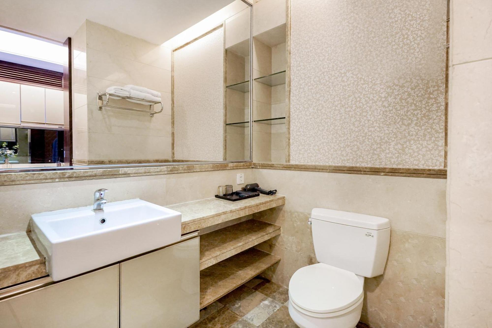 Hotel Ht Legend Changgang Metro Station Exit F -direct To Fair Guangzhou