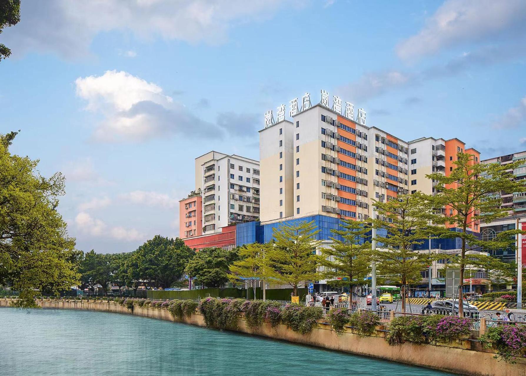 Lan Wan - Yongqing Walking Street&shamian Island Scenic Spot Branch- Exit F Towards Shamian Island At Huangsha Metro Trf Stop Of Line 1&line 6--airport Pick-up Service Hotel