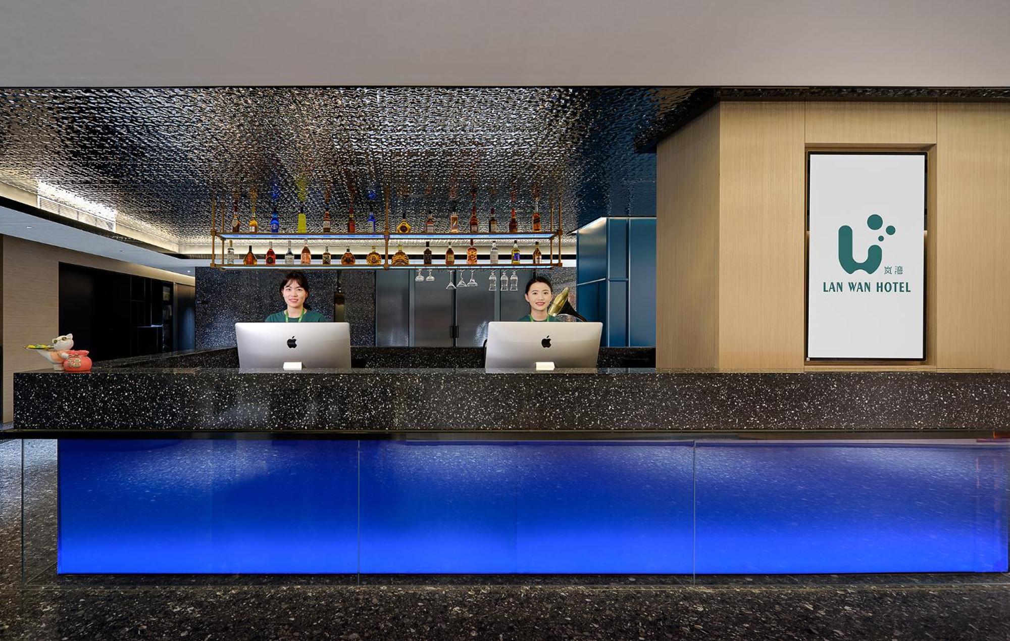 Hotel Lan Wan - Yongqing Walking Street&shamian Island Scenic Spot Branch- Exit F Towards Shamian Island At Huangsha Metro Trf Stop Of Line 1&line 6--airport Pick-up Service Canton