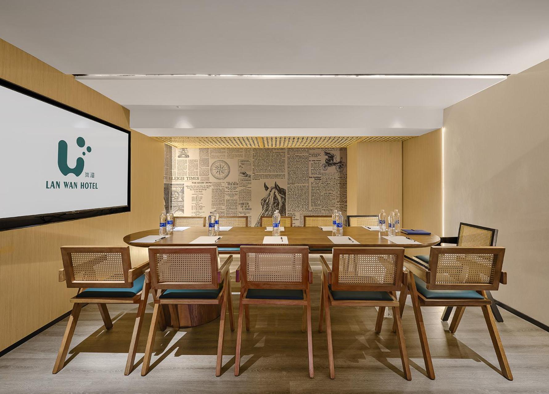 Hotel Lan Wan - Yongqing Walking Street&shamian Island Scenic Spot Branch- Exit F Towards Shamian Island At Huangsha Metro Trf Stop Of Line 1&line 6--airport Pick-up Service 4*