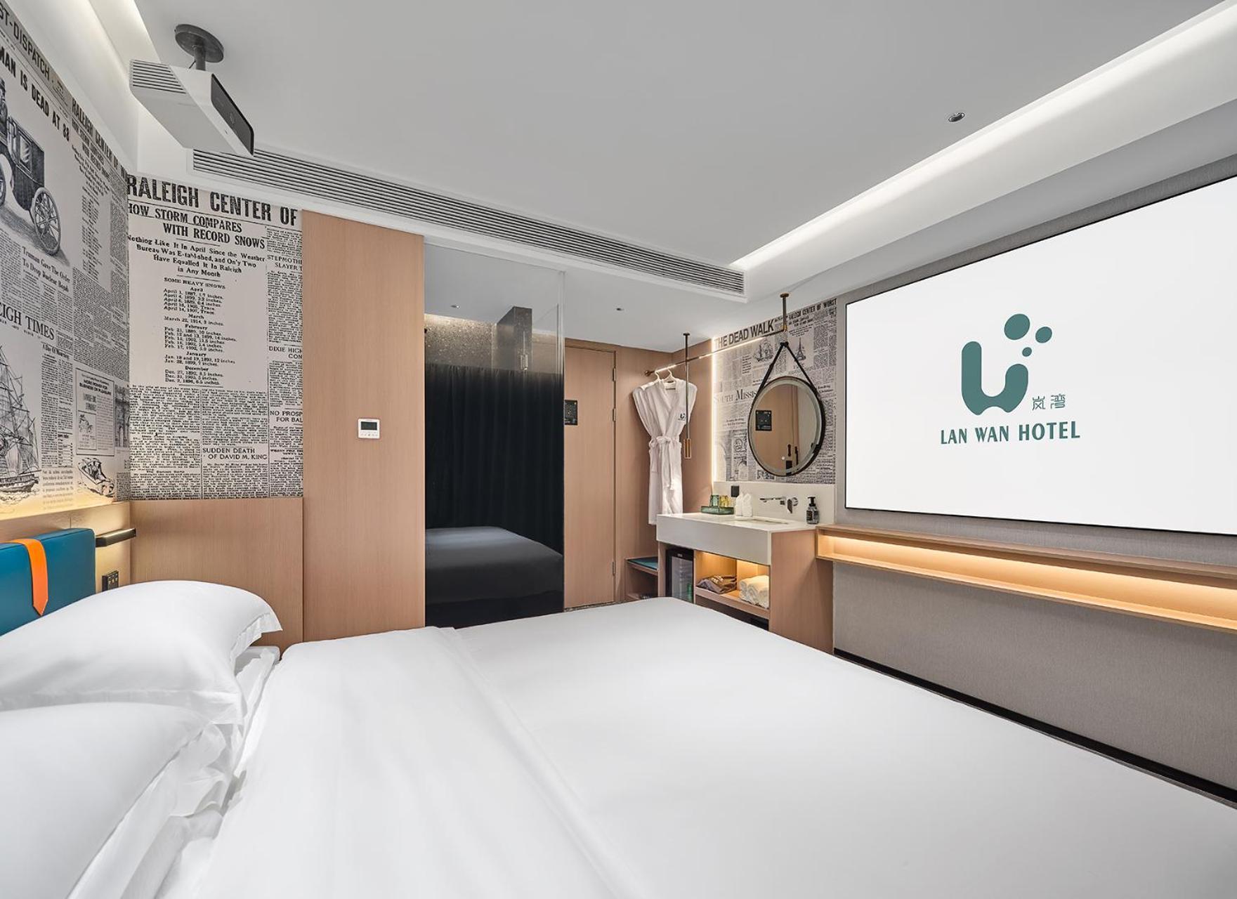 Hotel Lan Wan - Yongqing Walking Street&shamian Island Scenic Spot Branch- Exit F Towards Shamian Island At Huangsha Metro Trf Stop Of Line 1&line 6--airport Pick-up Service 4*