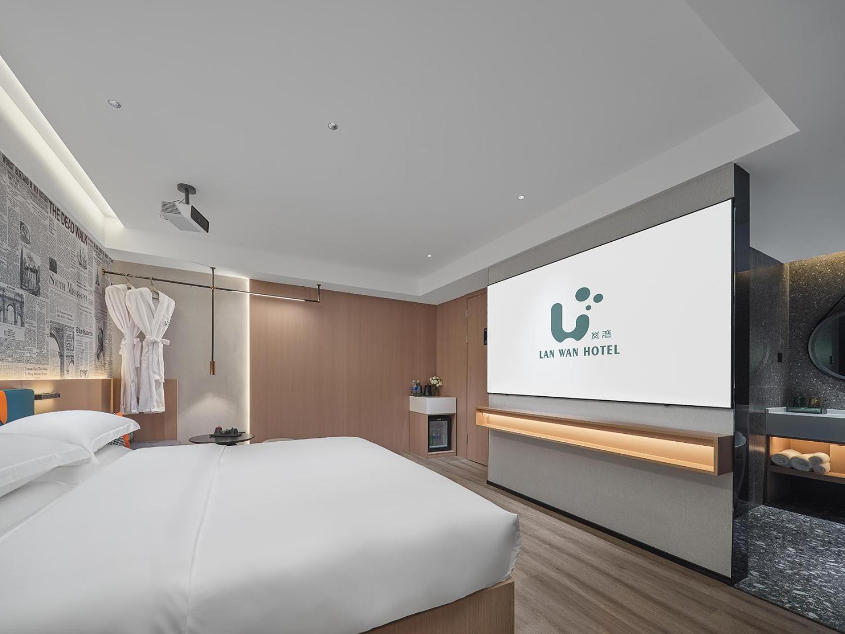 Lan Wan - Yongqing Walking Street&shamian Island Scenic Spot Branch- Exit F Towards Shamian Island At Huangsha Metro Trf Stop Of Line 1&line 6--airport Pick-up Service Hotel Canton