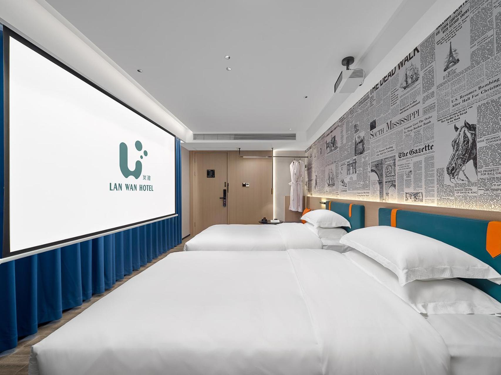 Lan Wan - Yongqing Walking Street&shamian Island Scenic Spot Branch- Exit F Towards Shamian Island At Huangsha Metro Trf Stop Of Line 1&line 6--airport Pick-up Service 4*
