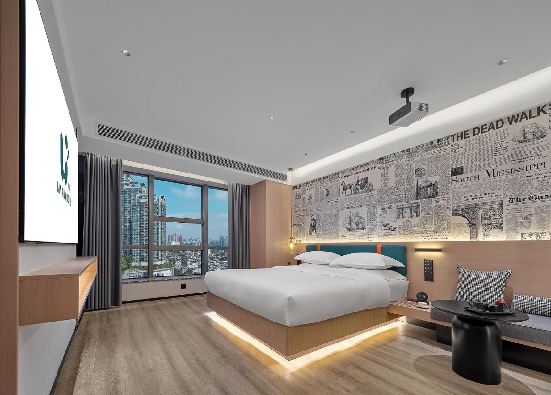 Lan Wan - Yongqing Walking Street&shamian Island Scenic Spot Branch- Exit F Towards Shamian Island At Huangsha Metro Trf Stop Of Line 1&line 6--airport Pick-up Service Hotel 4*