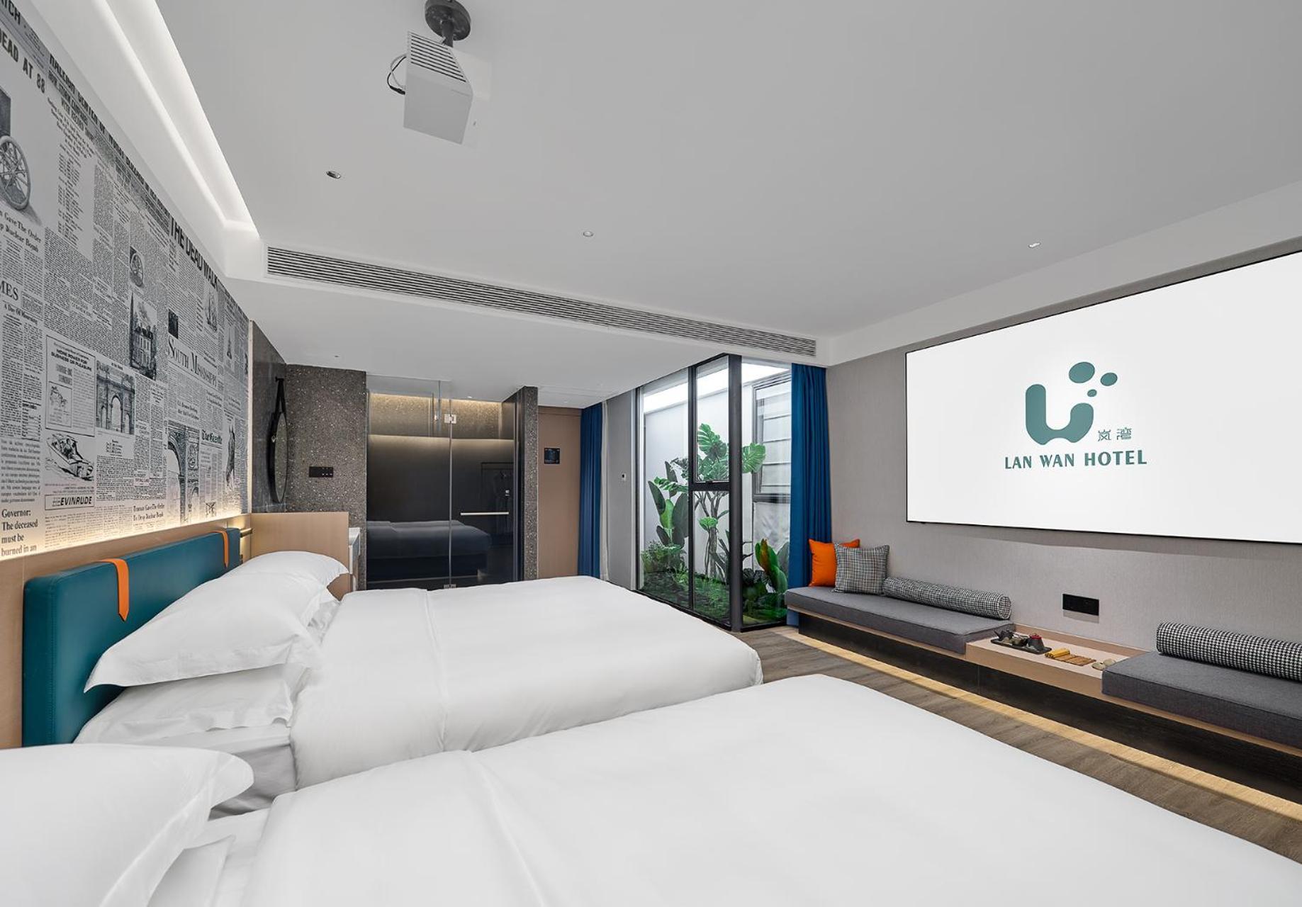 Lan Wan - Yongqing Walking Street&shamian Island Scenic Spot Branch- Exit F Towards Shamian Island At Huangsha Metro Trf Stop Of Line 1&line 6--airport Pick-up Service 4* Canton