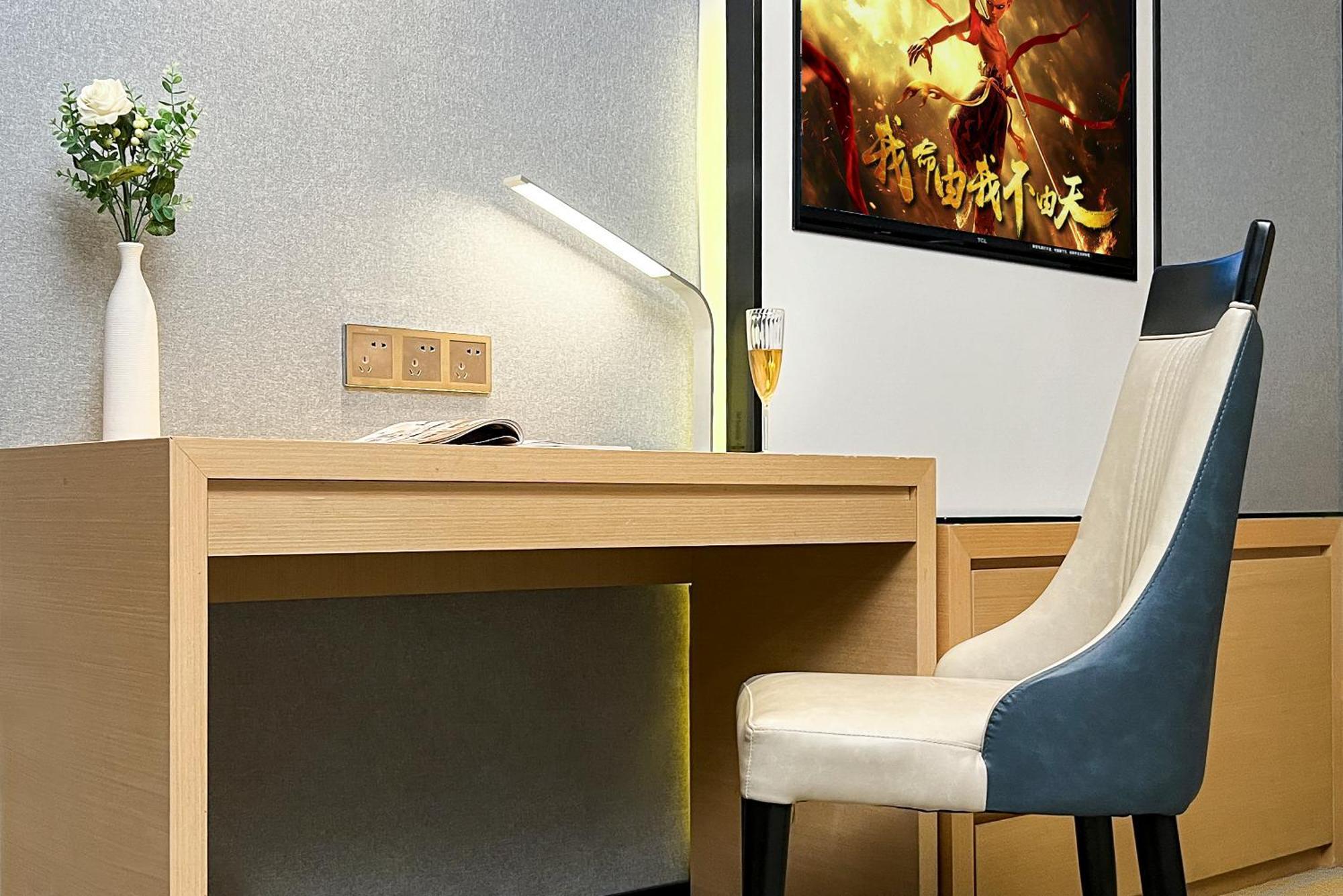 Yizhi - West Sports Road Metro Station Hotel