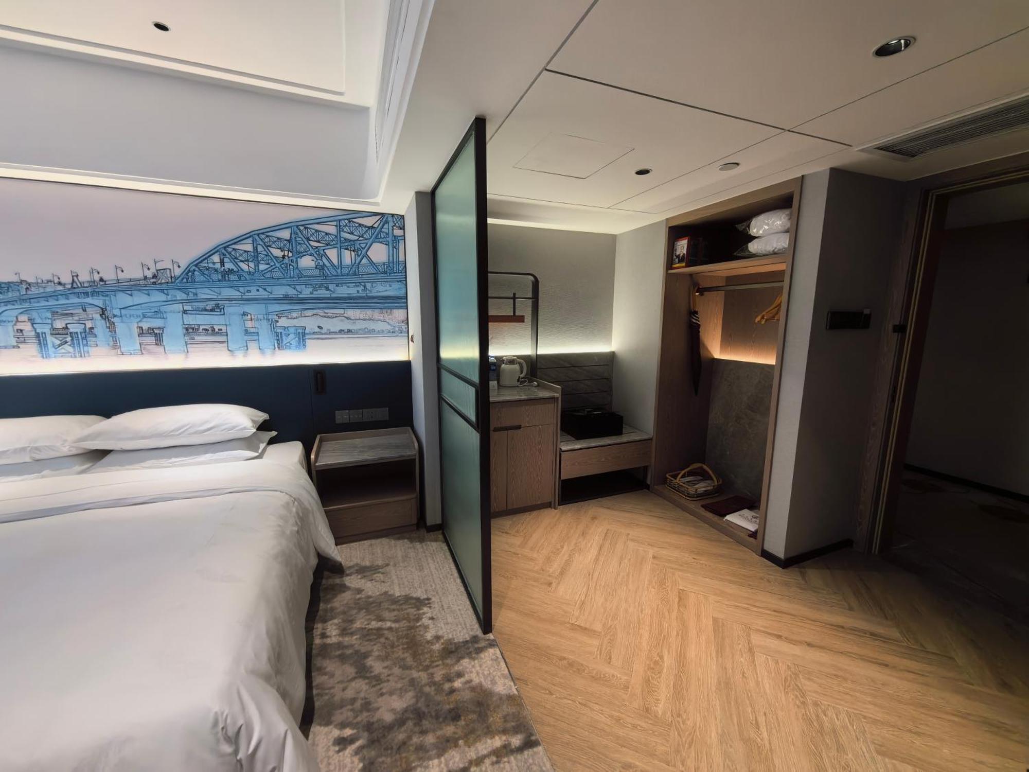 Landmark Hotel 4*