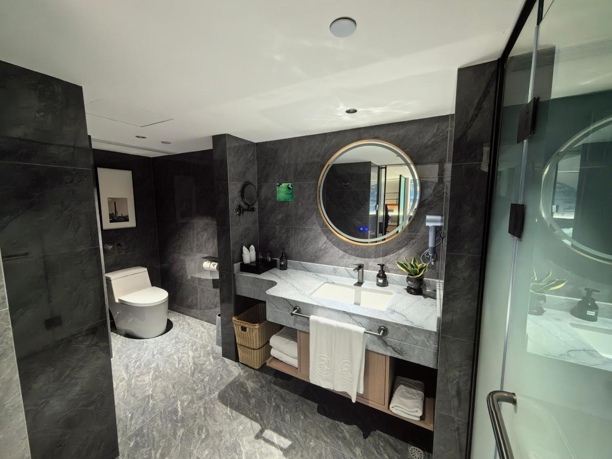Landmark Hotel 4*