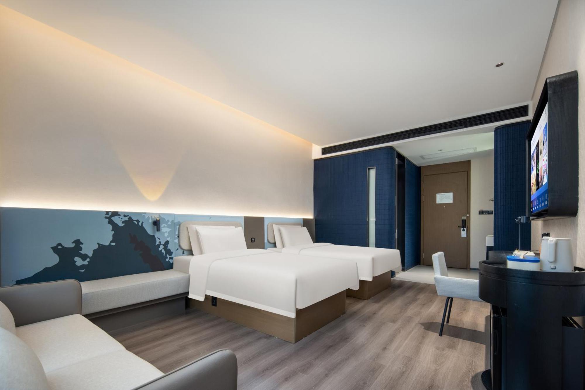 Atour Light Pazhou Exhibition Tower Subway Station Hotel 4*