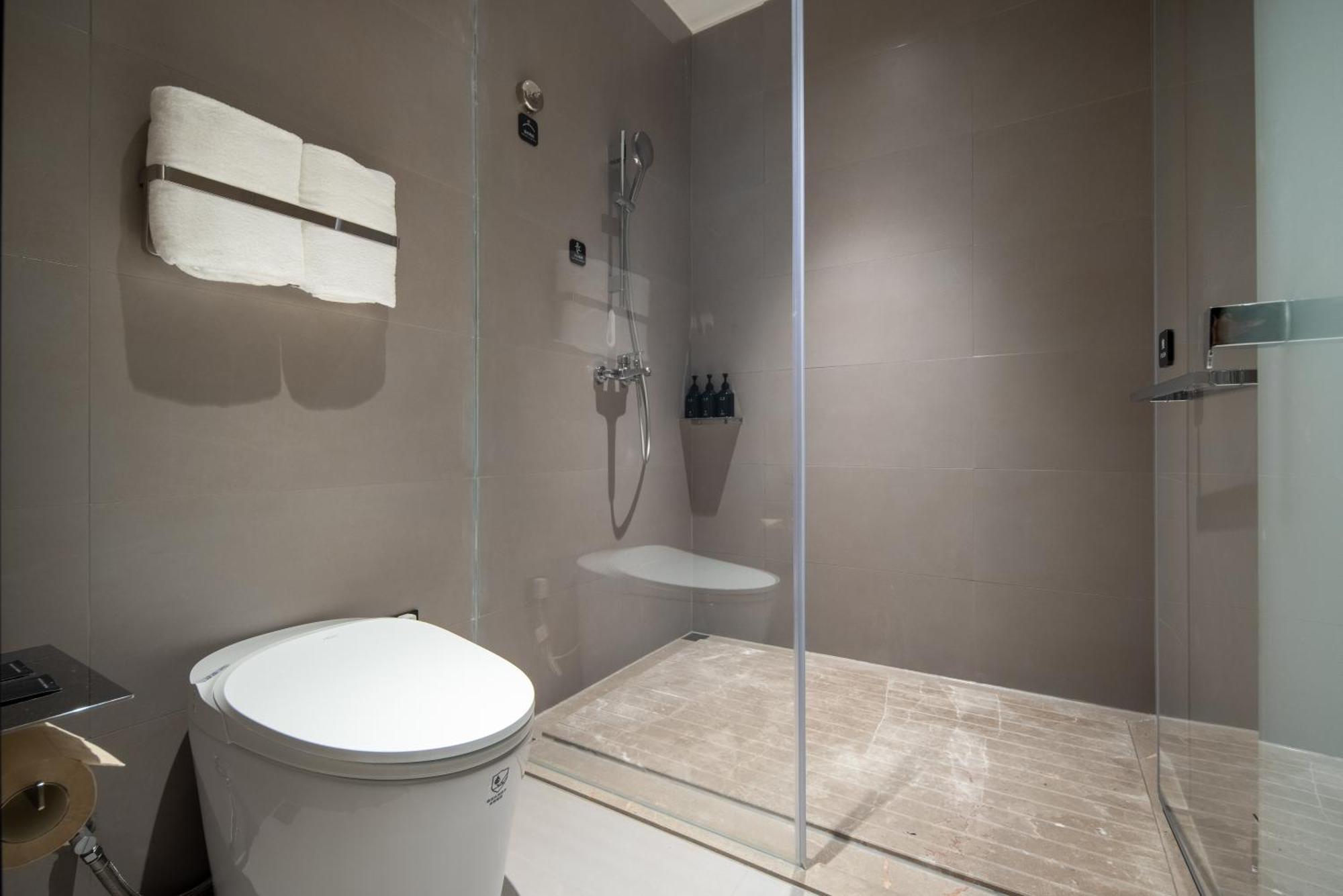 Hotel Atour Light Pazhou Exhibition Tower Subway Station 4*